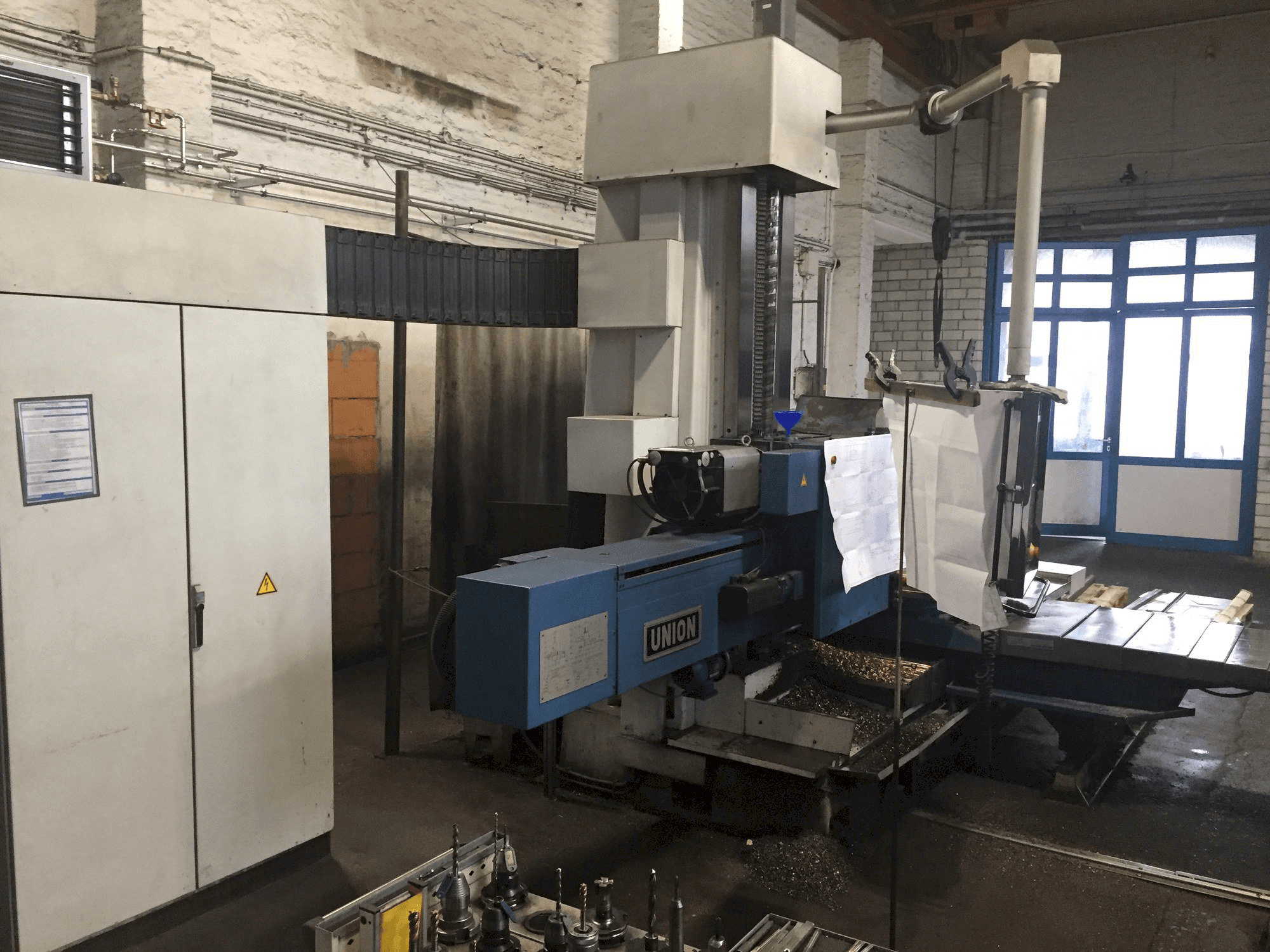 Koneen Union BFT 102 vasemman sivun näkymä