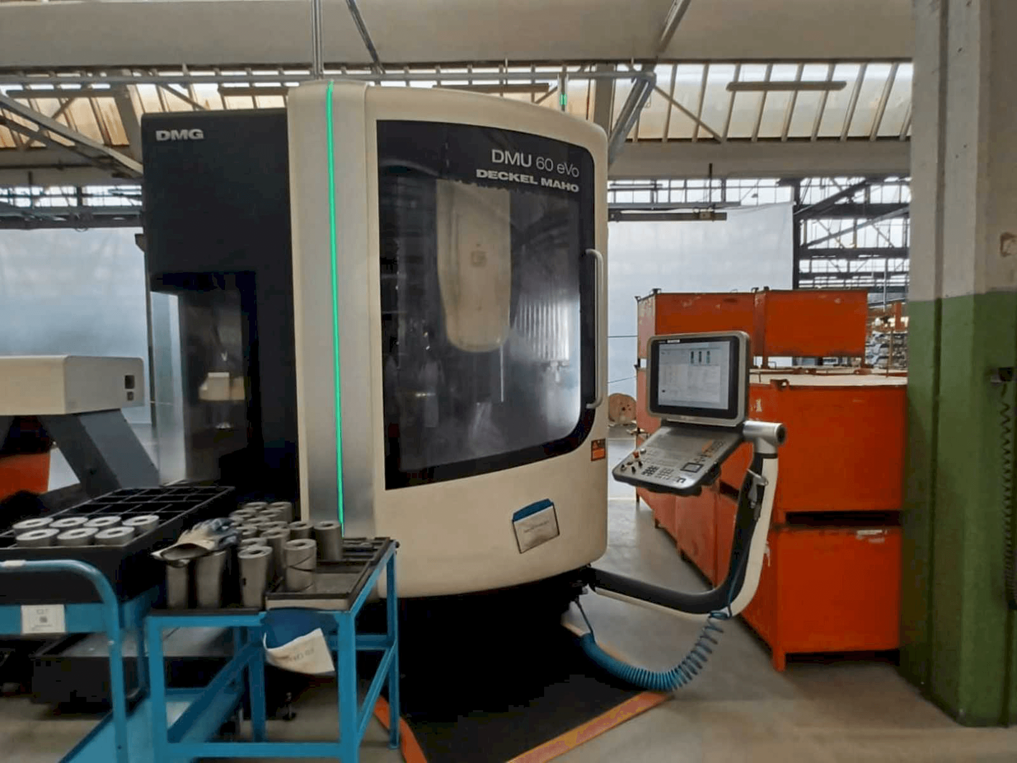 Koneen DMG MORI DMU 60 evo etunäkymä