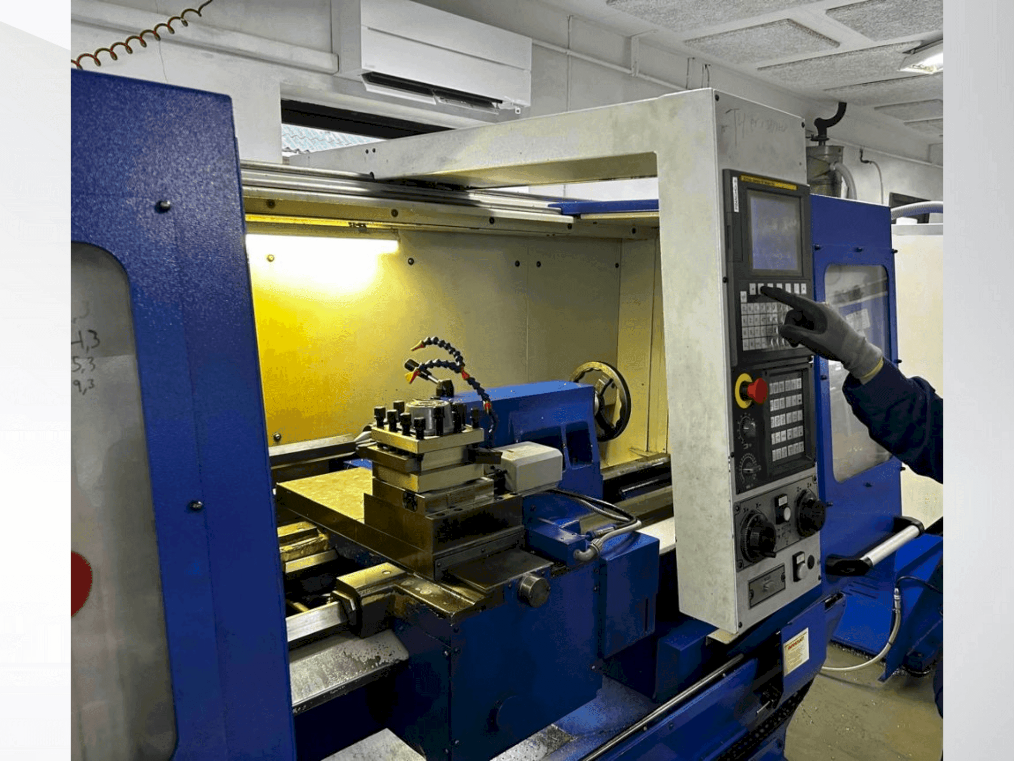 Koneen Pinacho SMART 260 etunäkymä