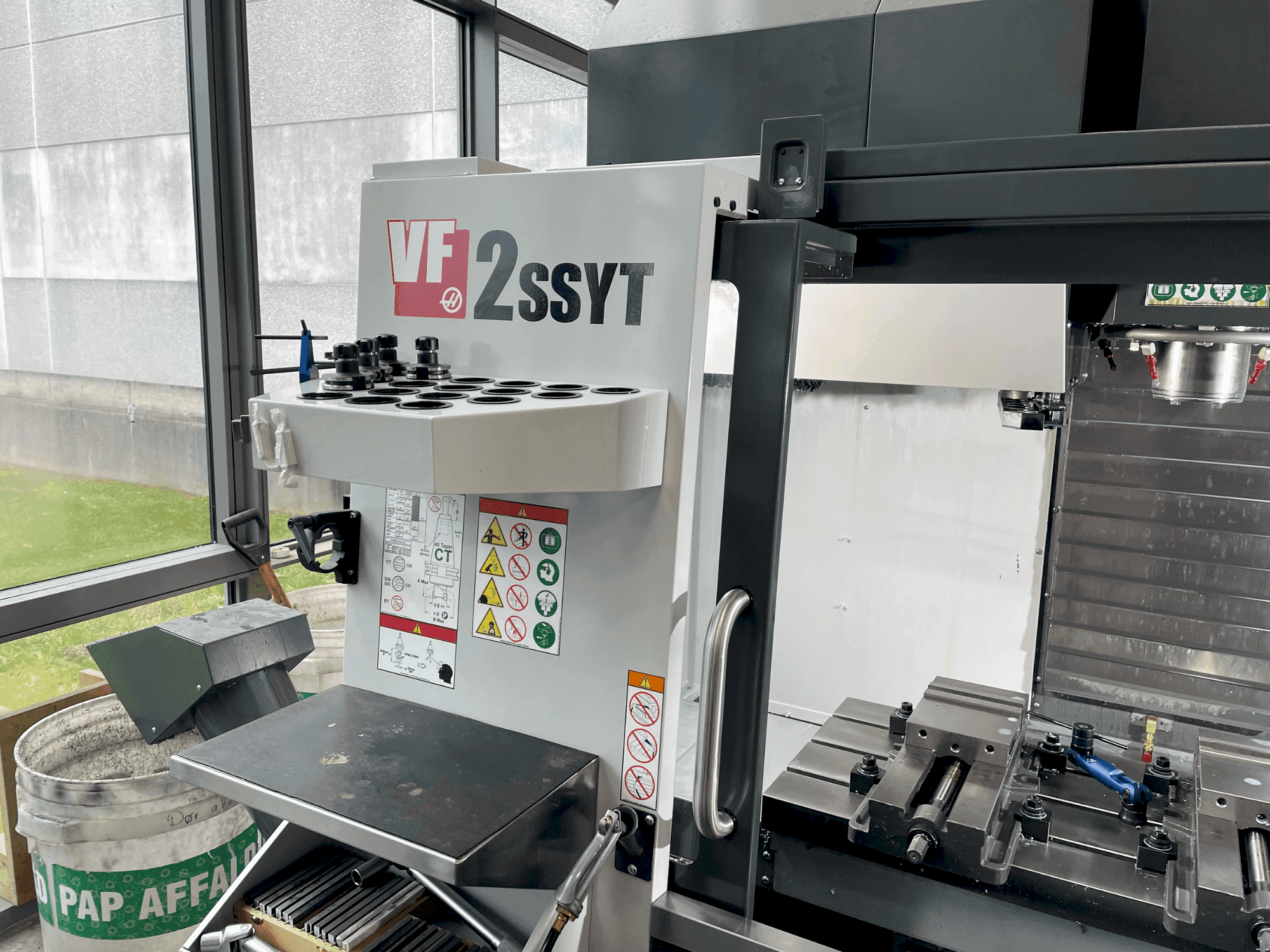 Koneen HAAS VF-2SSYT etunäkymä