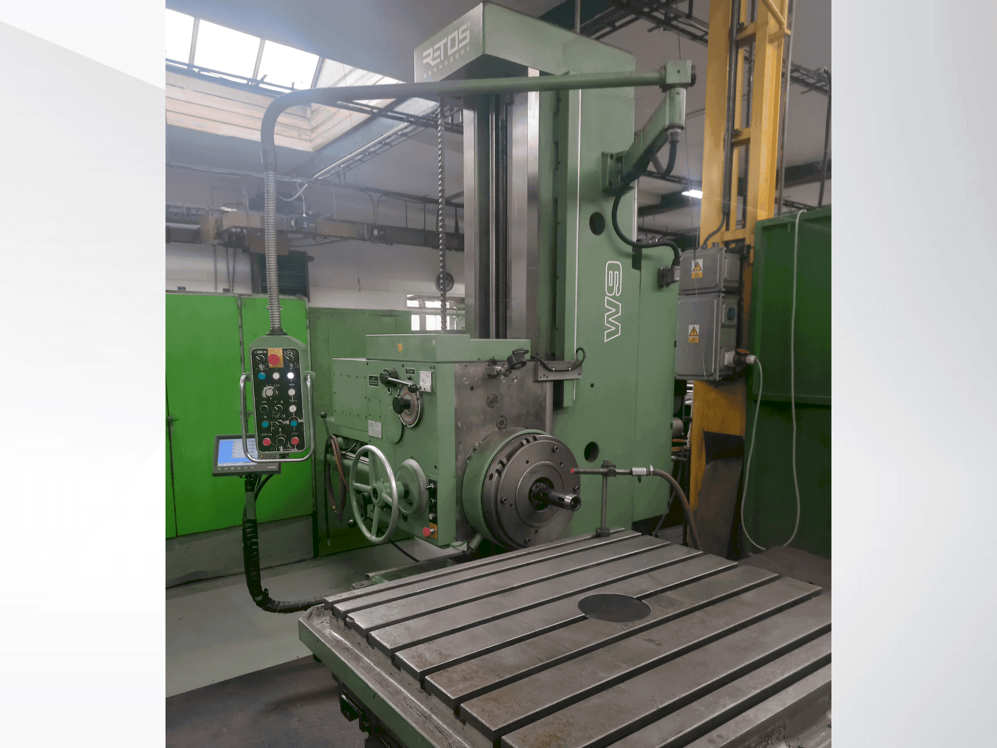 Koneen TOS W9 etunäkymä