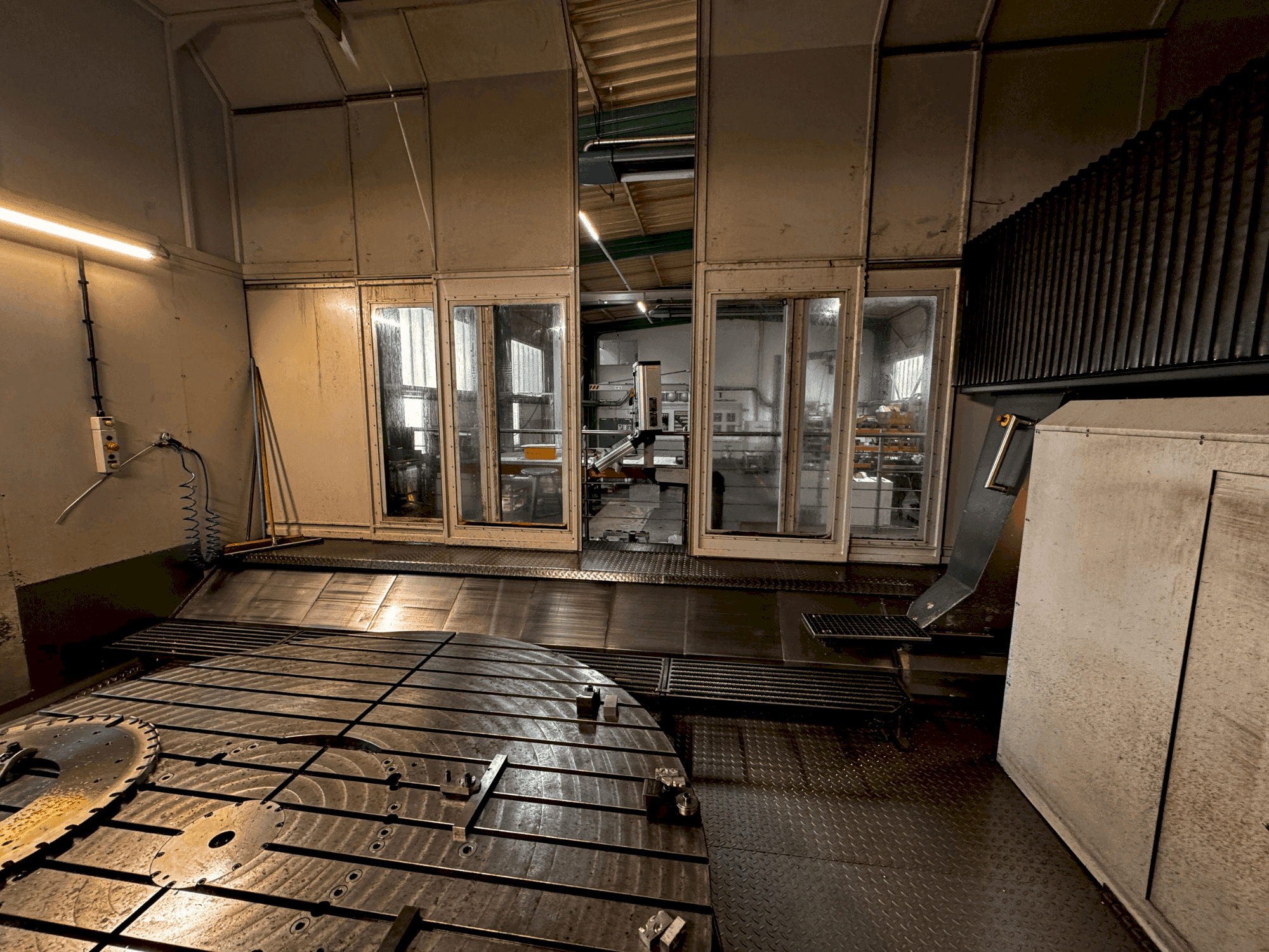 Koneen AXA VPC 2800-U etunäkymä