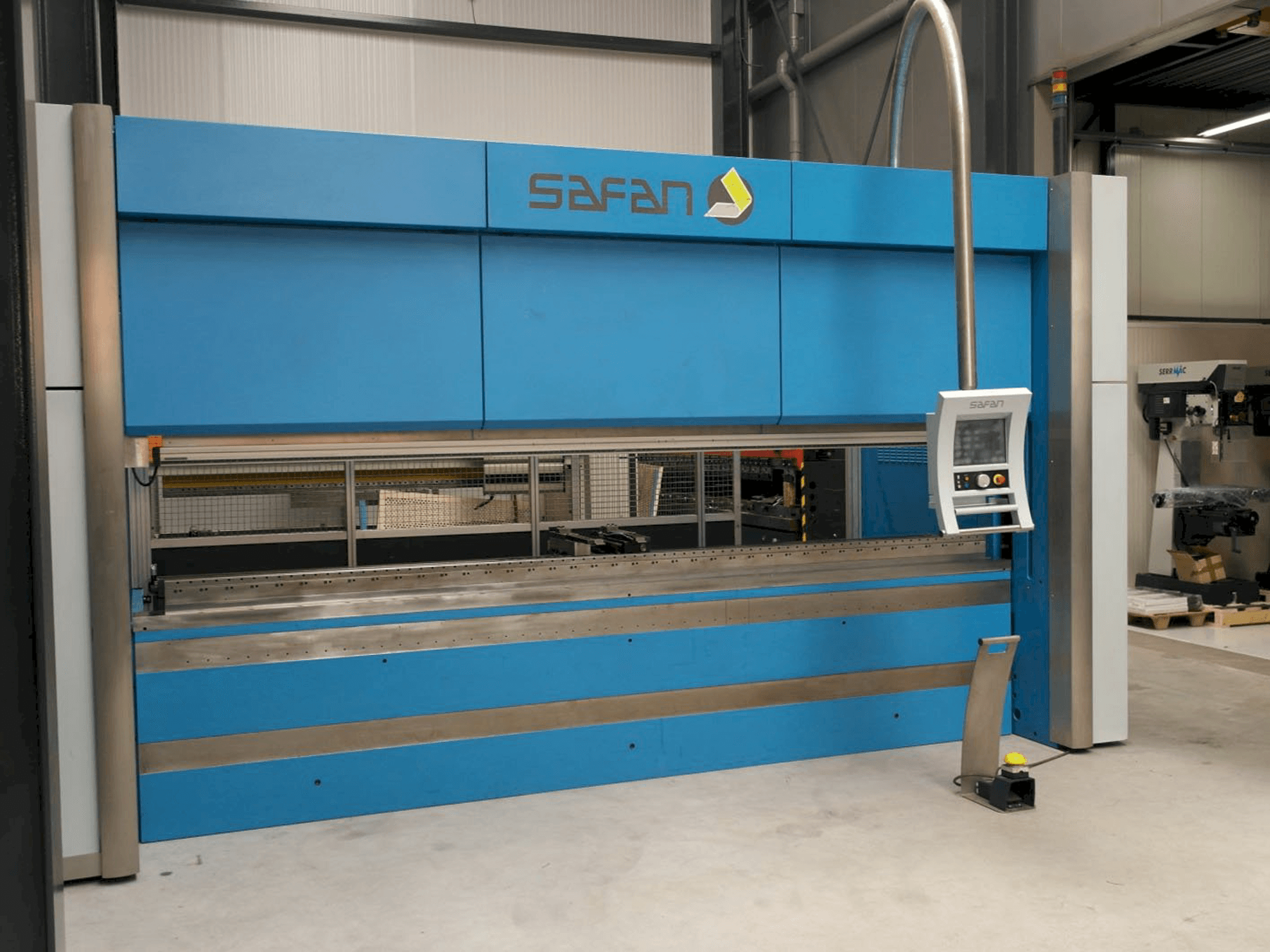 Koneen Safan etunäkymä E-Brake 200-4100 TS 1