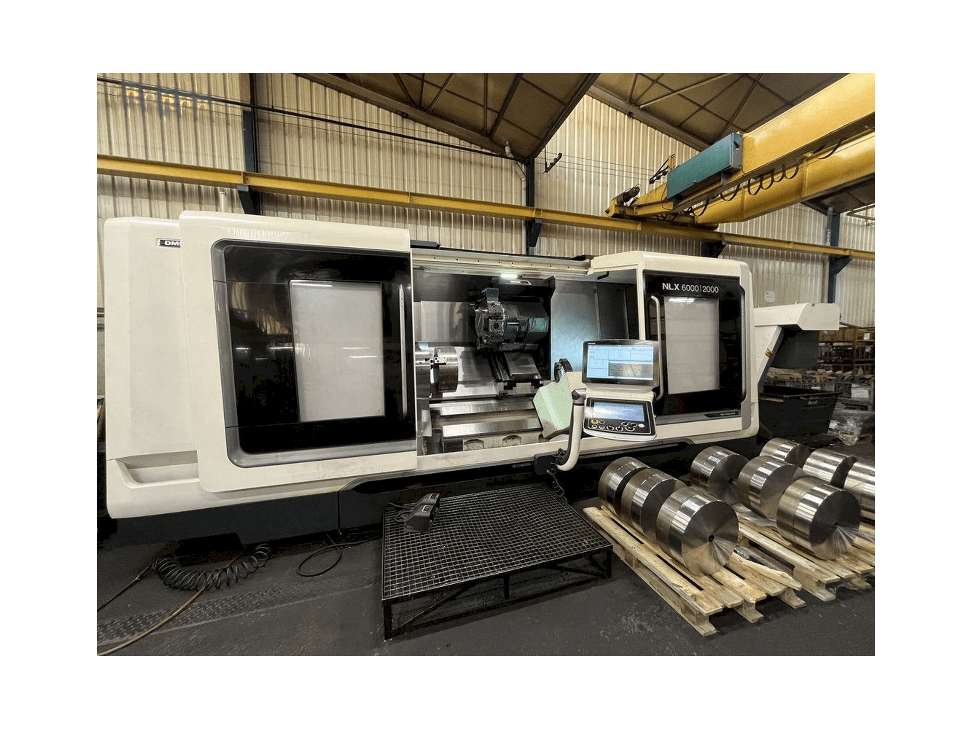 Koneen DMG MORI NLX 6000 | 2000 vasemman sivun näkymä