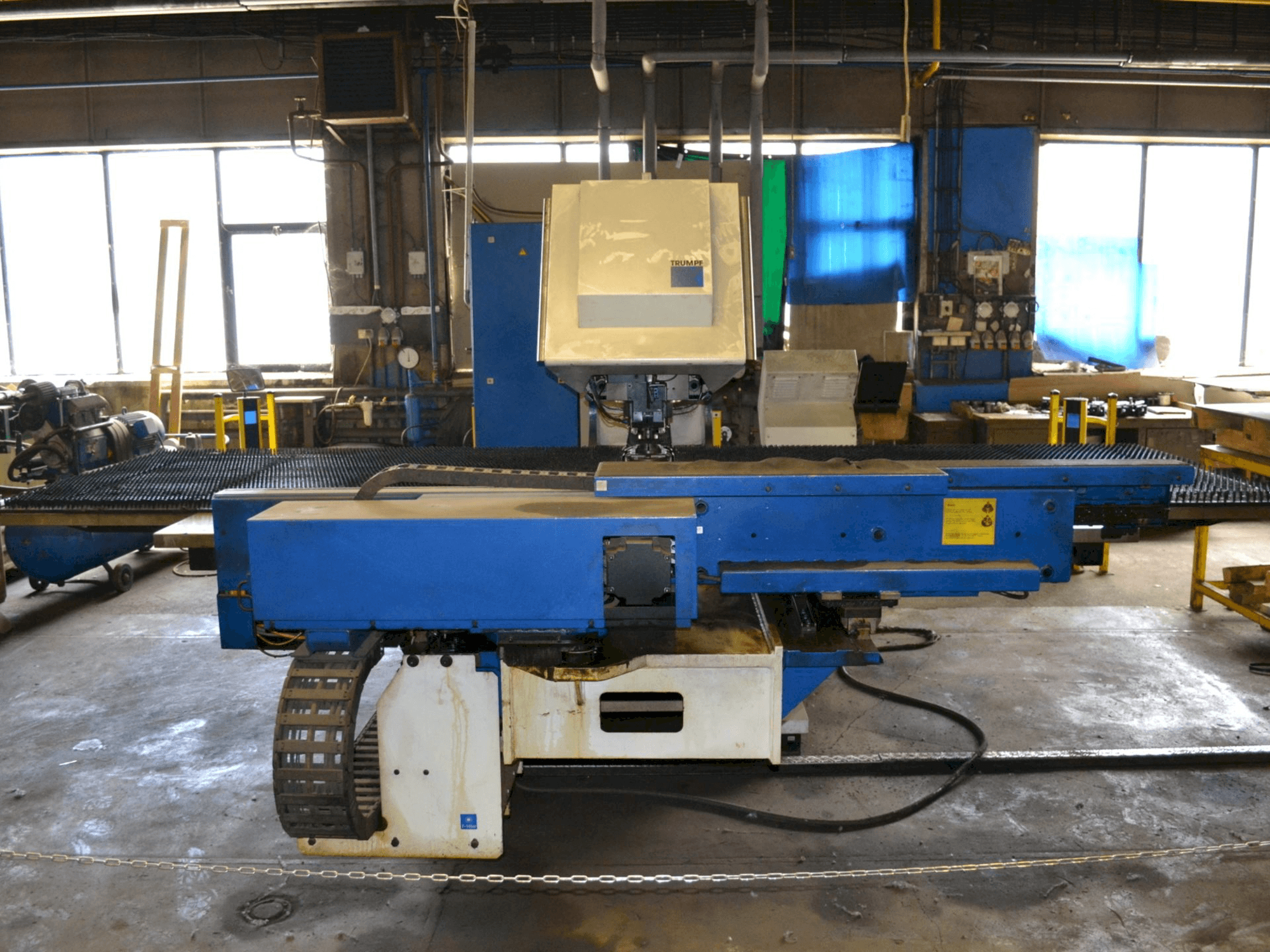 Koneen Trumpf Trumatic 2000R etunäkymä
