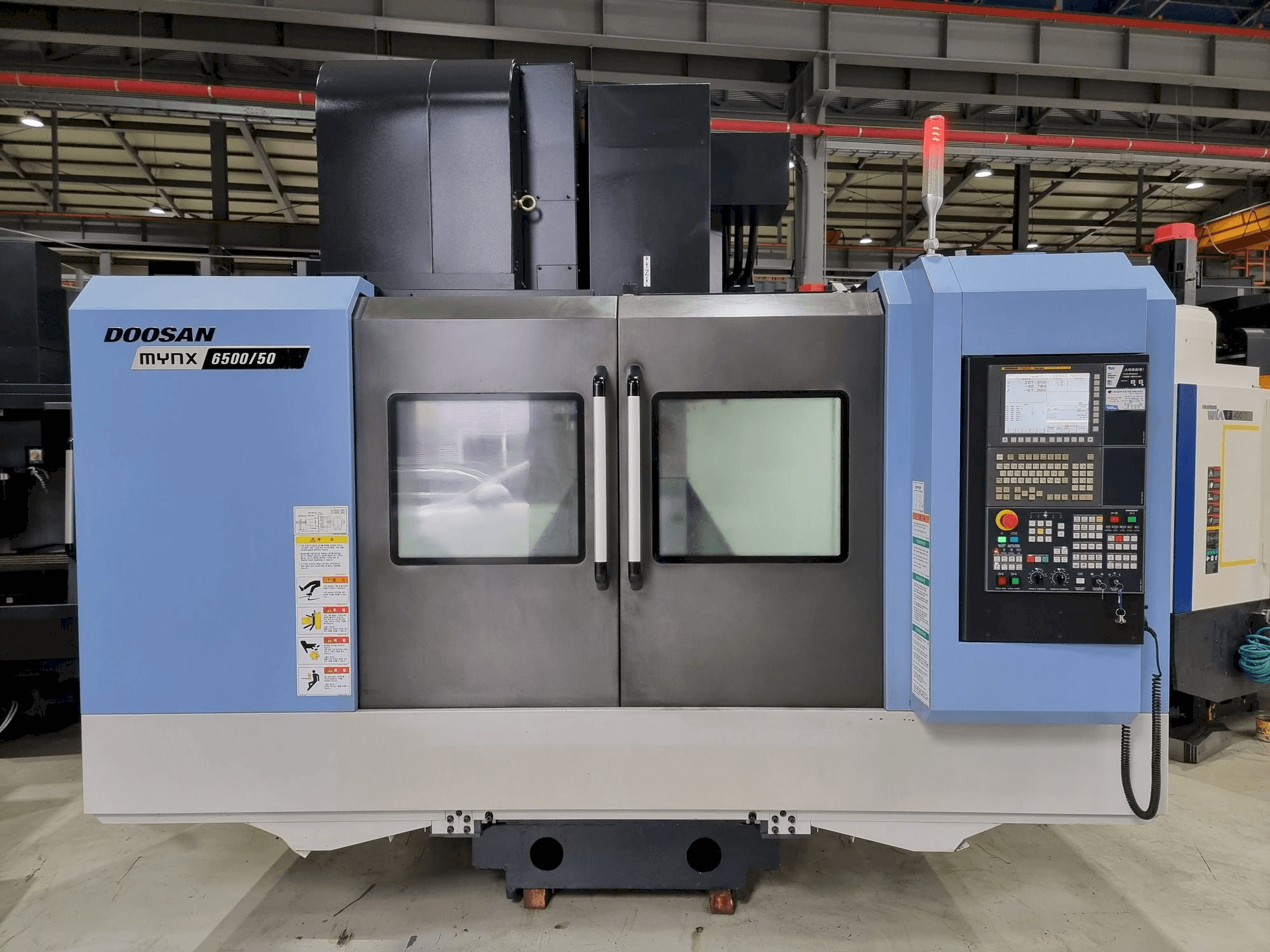 Koneen Doosan MYNX 6500/50 etunäkymä