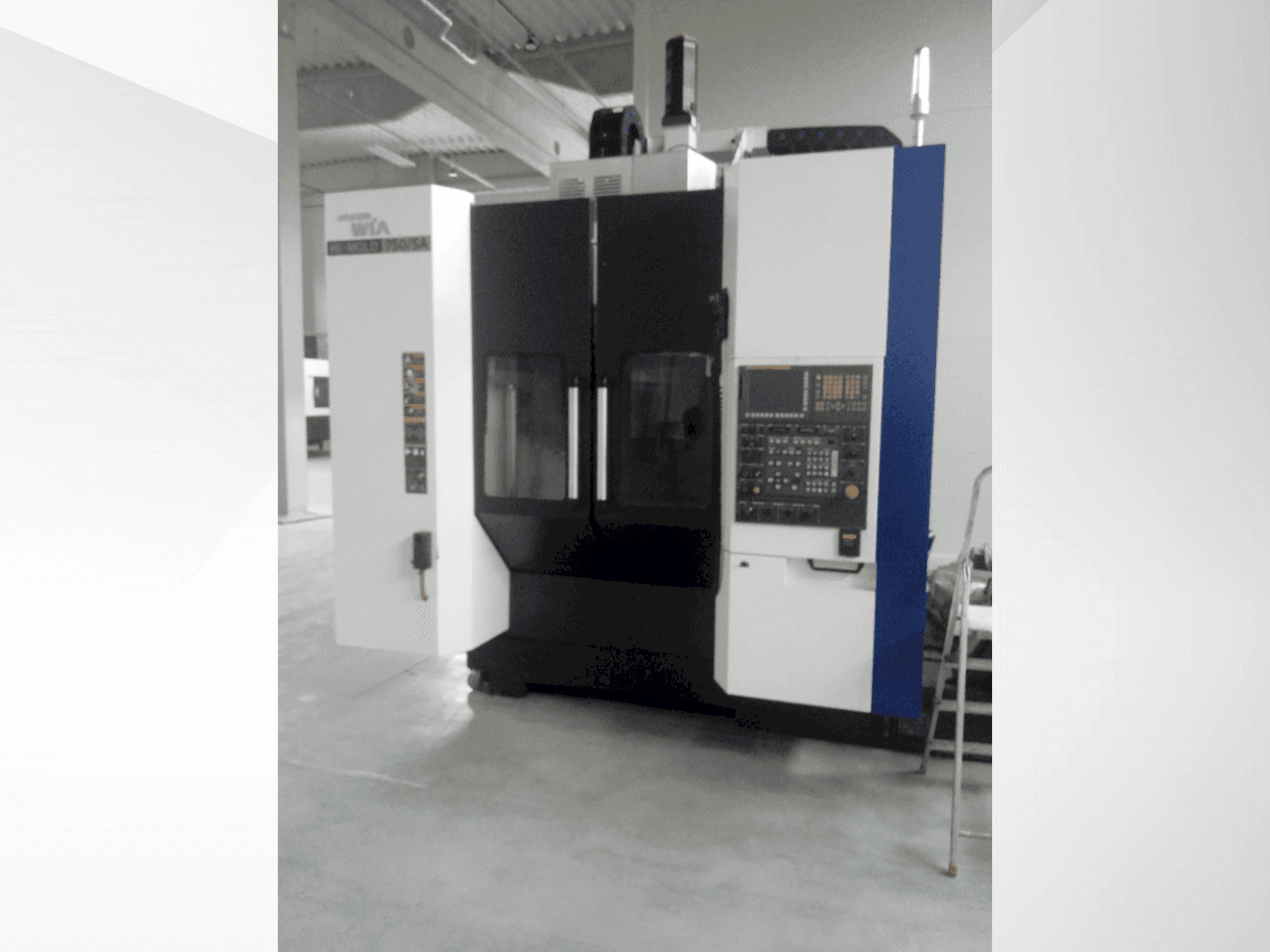 Koneen Hyundai Wia HI-MOLD 750-5A etunäkymä