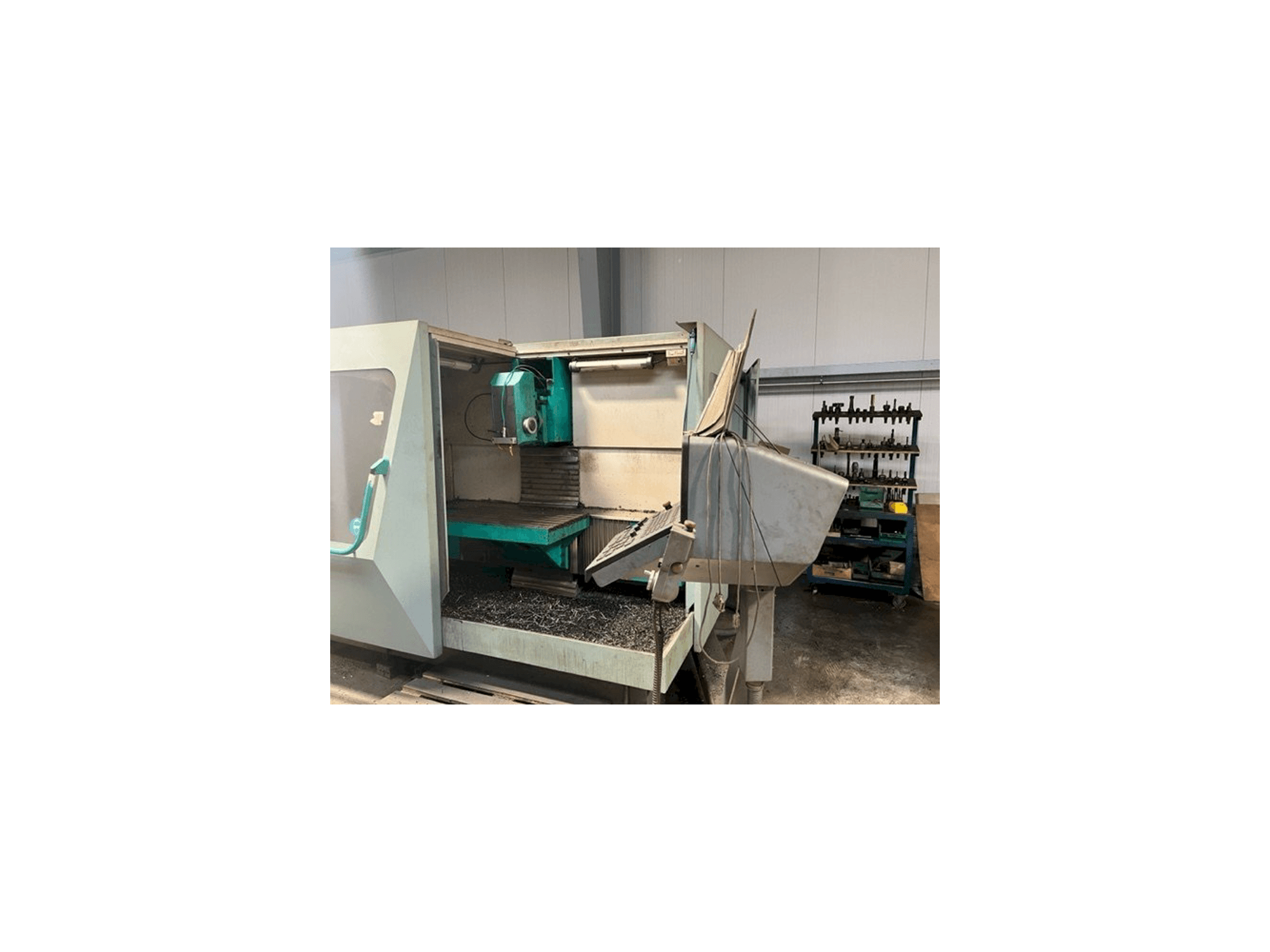 Koneen DECKEL FP 4-60 etunäkymä