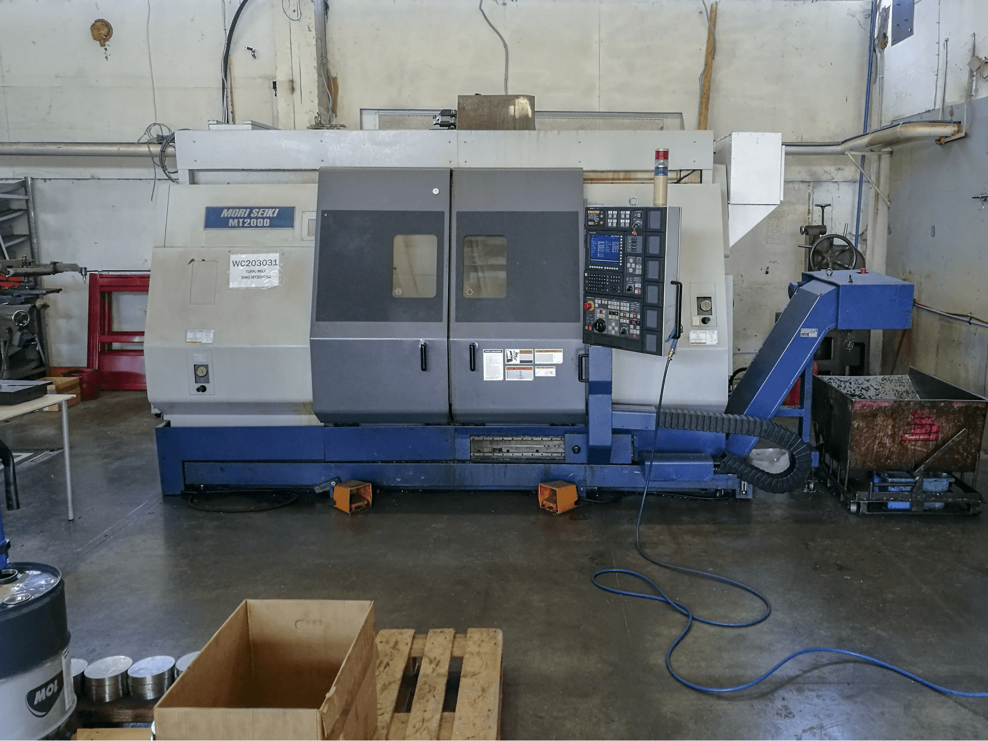 Koneen MORI SEIKI etunäkymä MT-2000 SZ