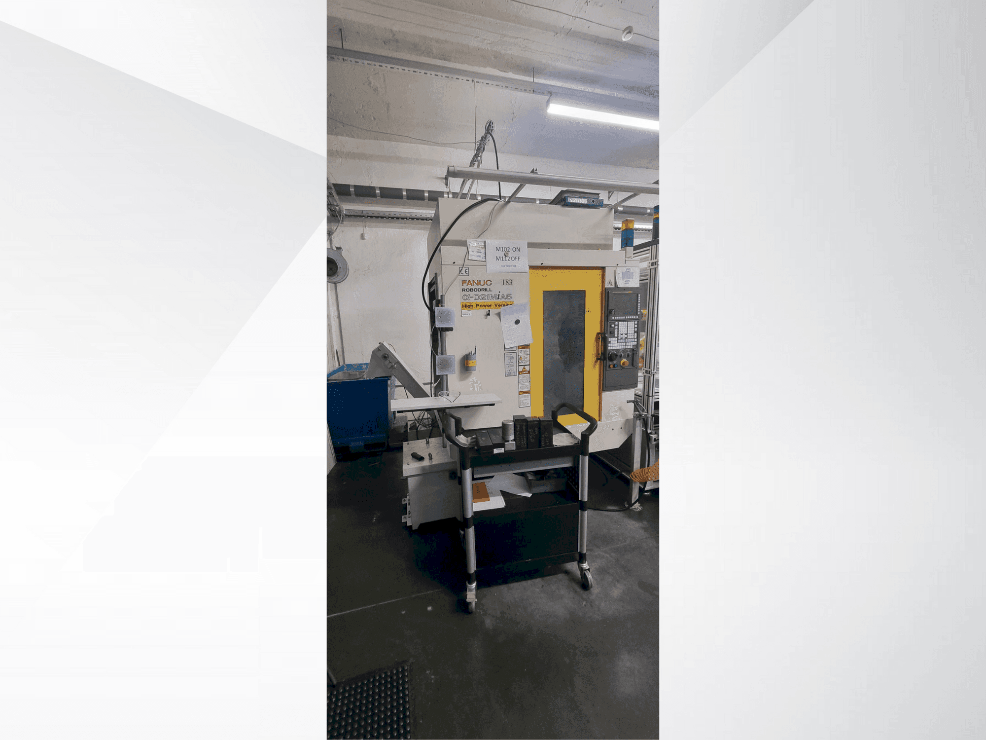 Koneen FANUC Robodrill α-D21 MiA5 etunäkymä