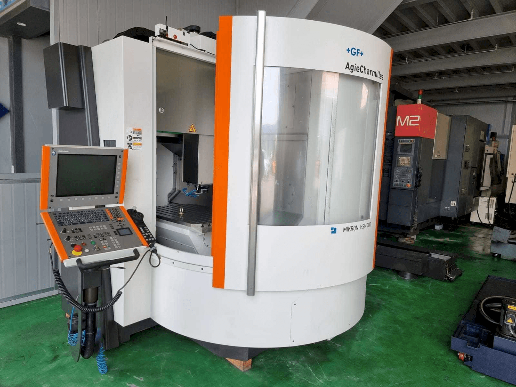 Koneen GF AgieCharmilles Mikron HSM 700 etunäkymä