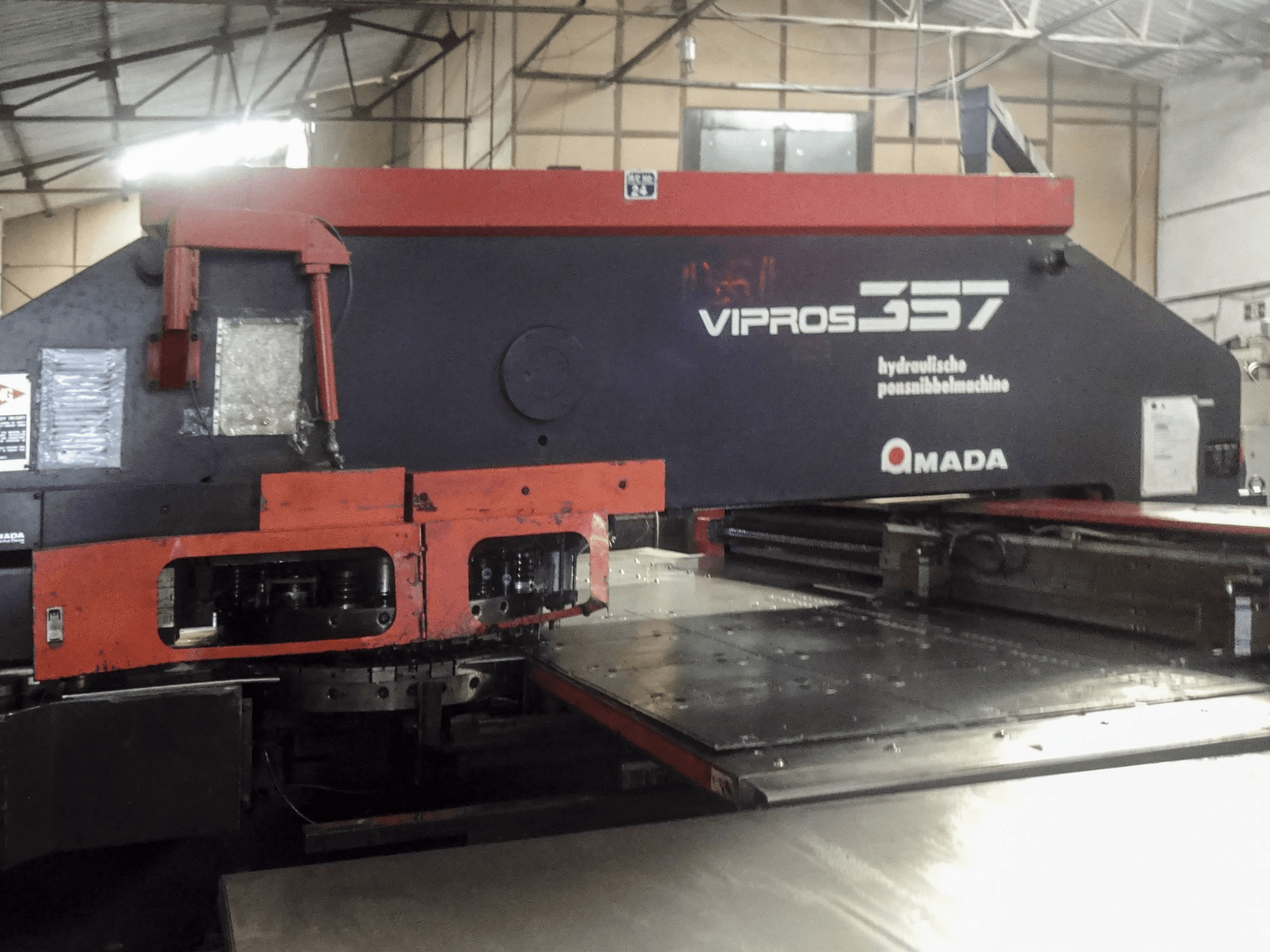 Koneen AMADA etunäkymäVipros 357