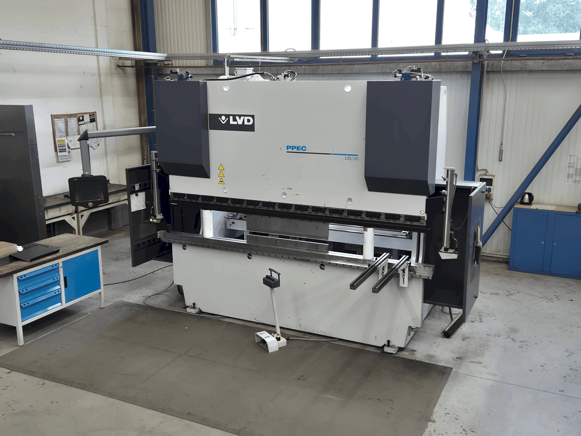 Koneen LVD PPEC 135/30 etunäkymä
