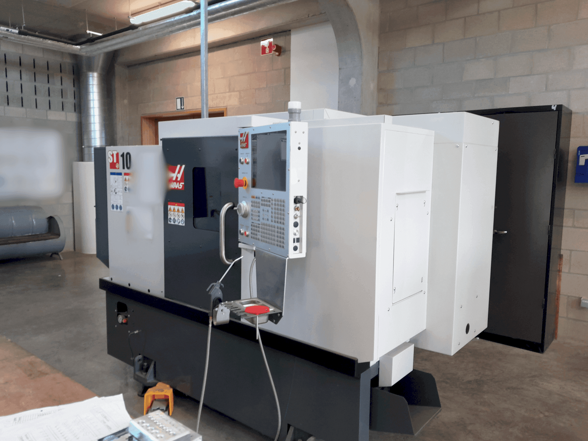 Koneen HAAS ST-10 etunäkymä