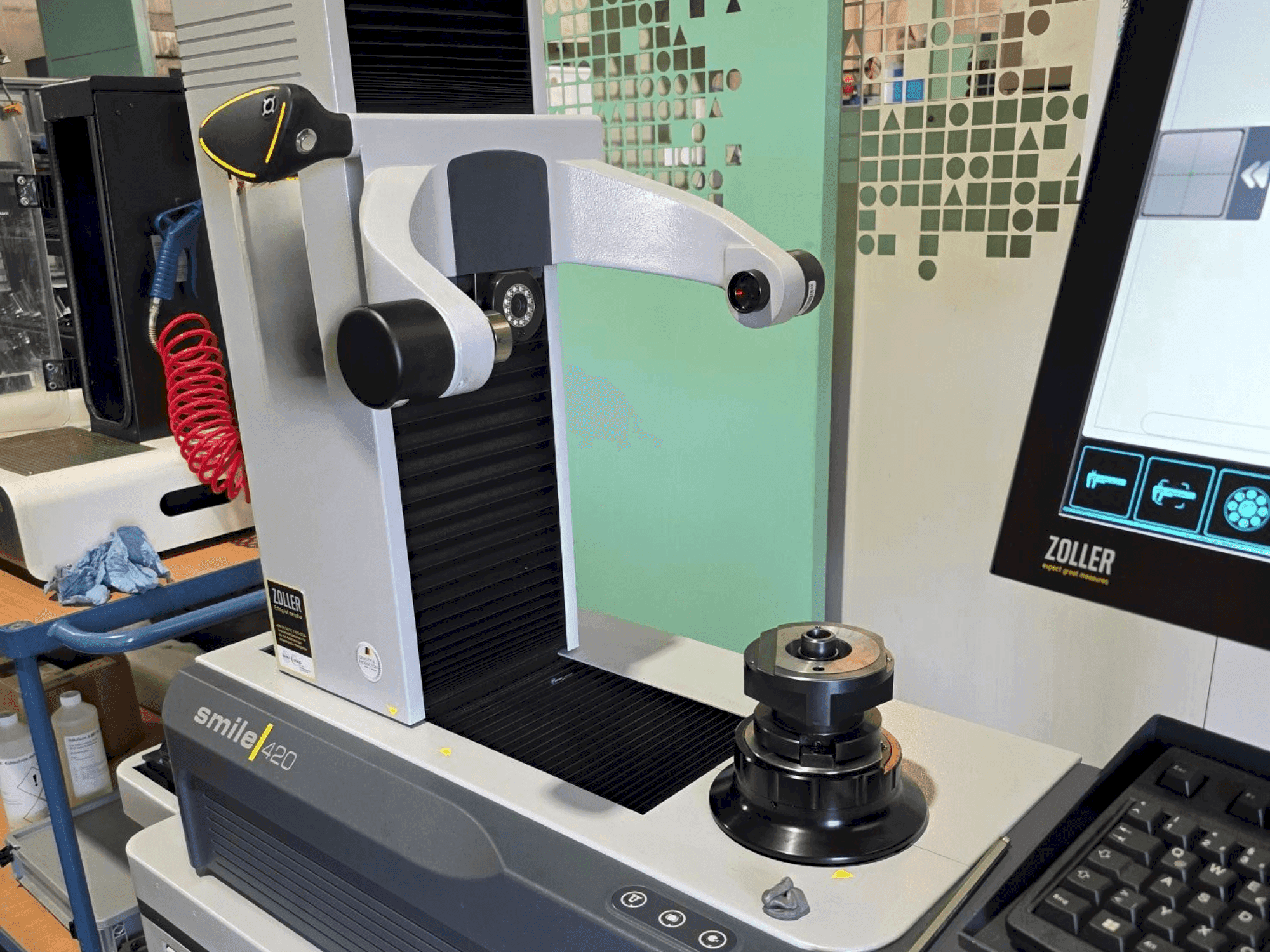 Koneen Zoller Smile 420 etunäkymä