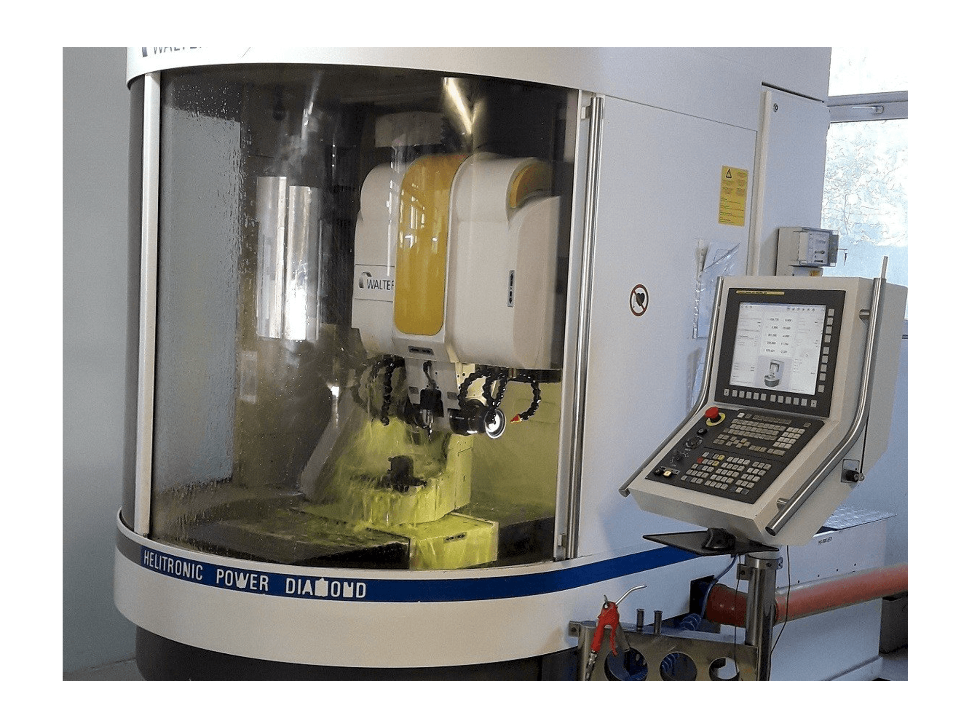 Koneen Walter Helitronic Power F etunäkymä