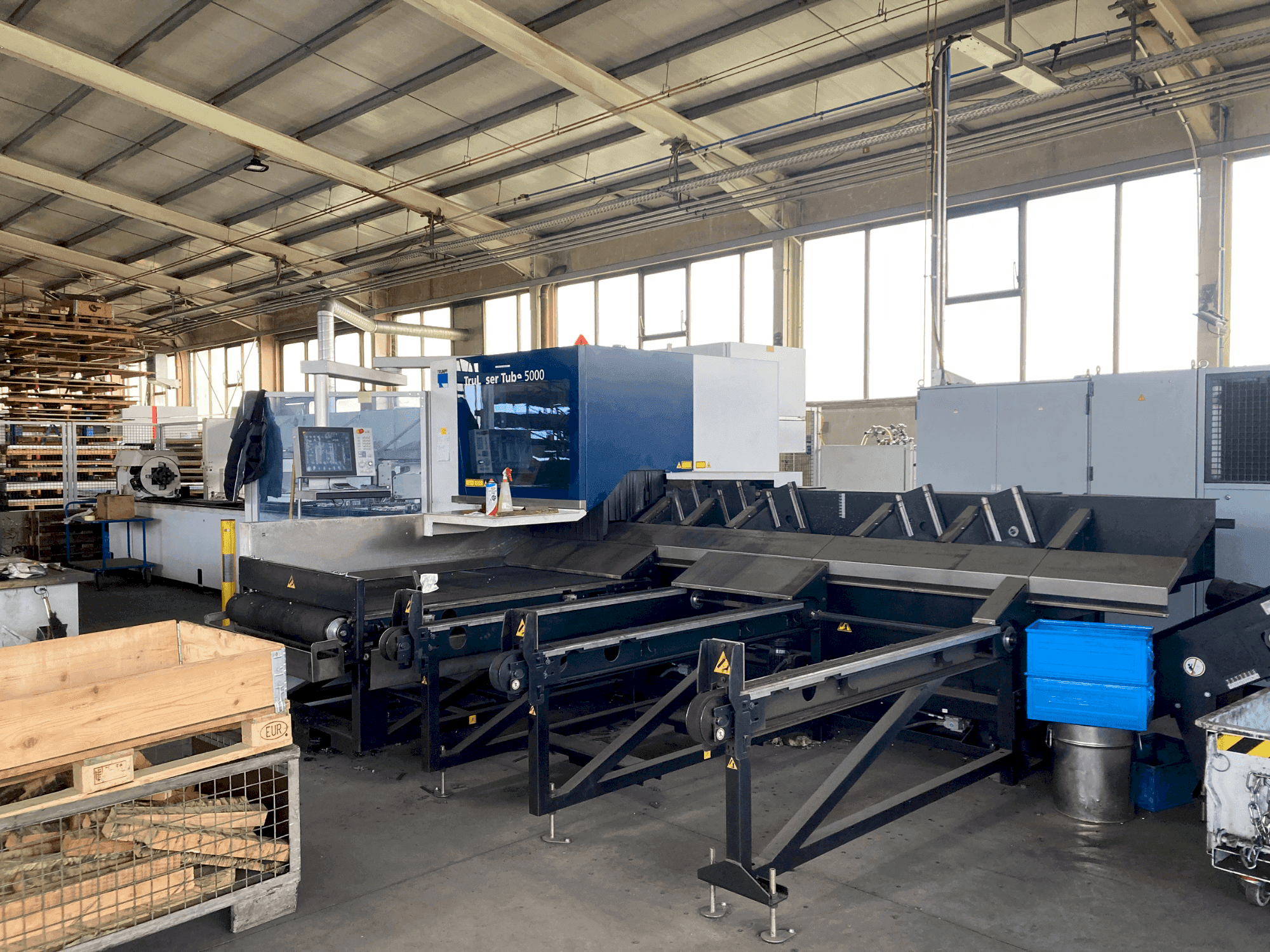 Koneen TRUMPF TruLaser Tube 5000 etunäkymä