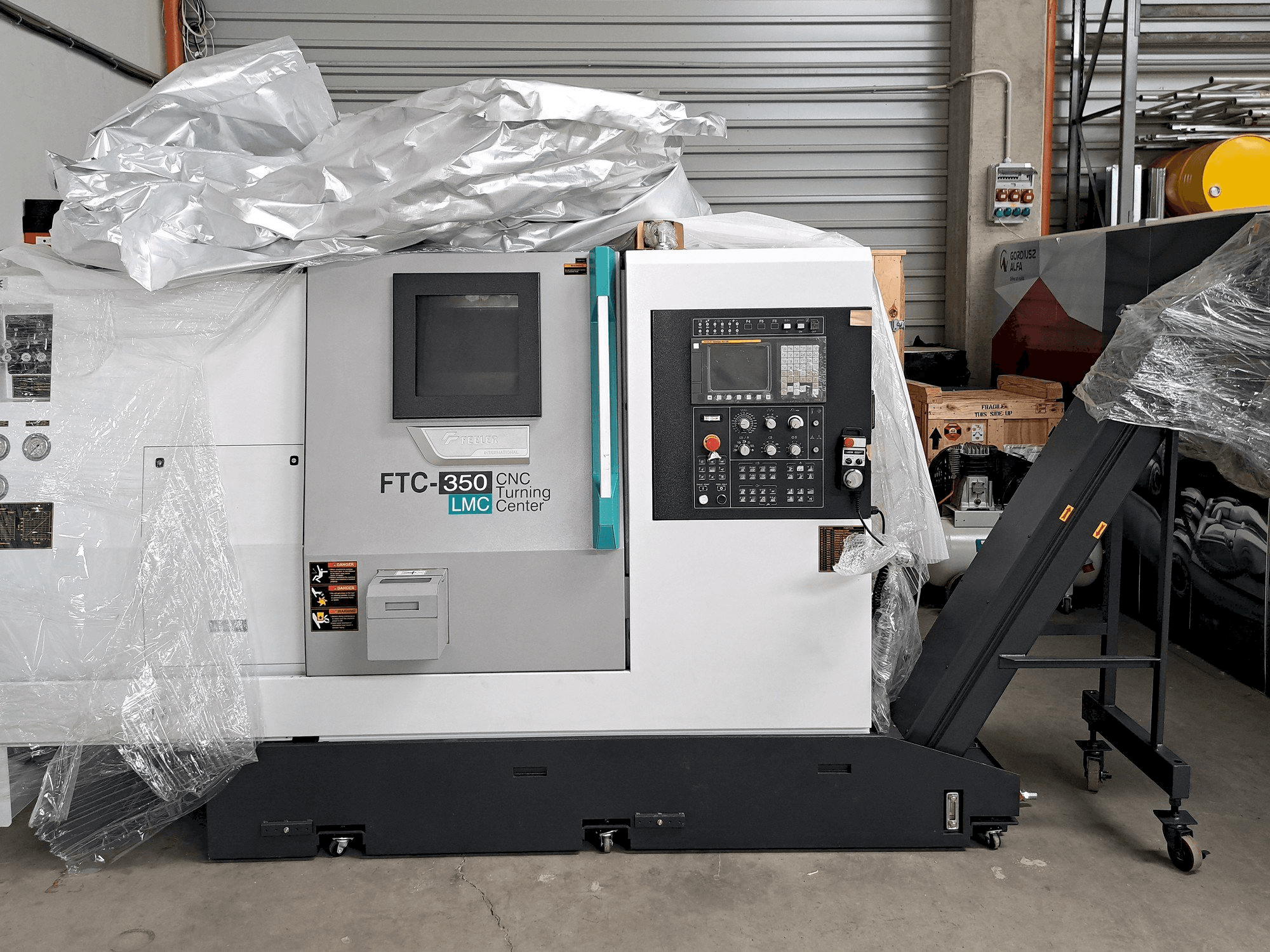 Koneen Feeler FTC 350 LMC etunäkymä