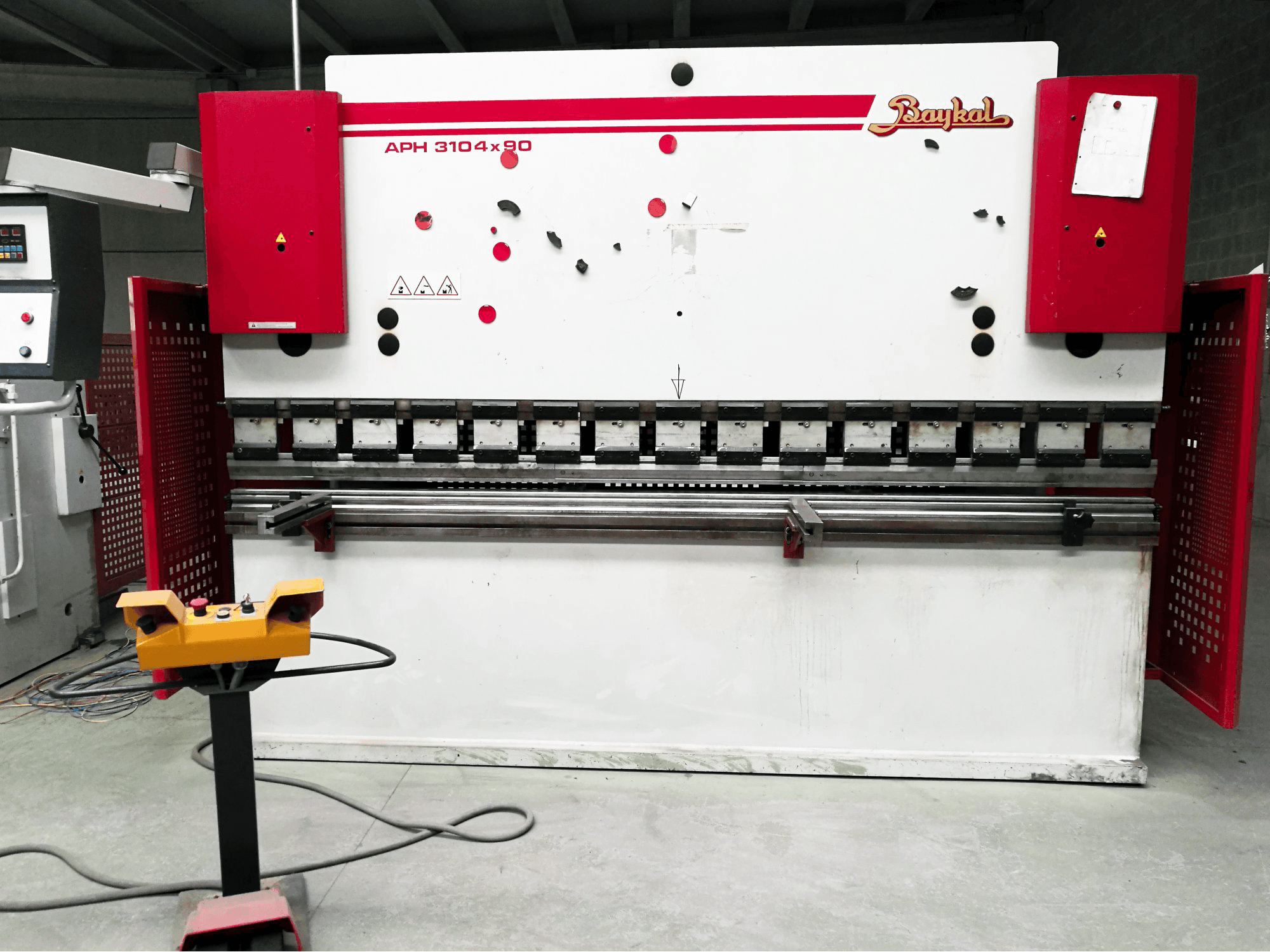 Koneen Baykal etunäkymä APH 3104x90