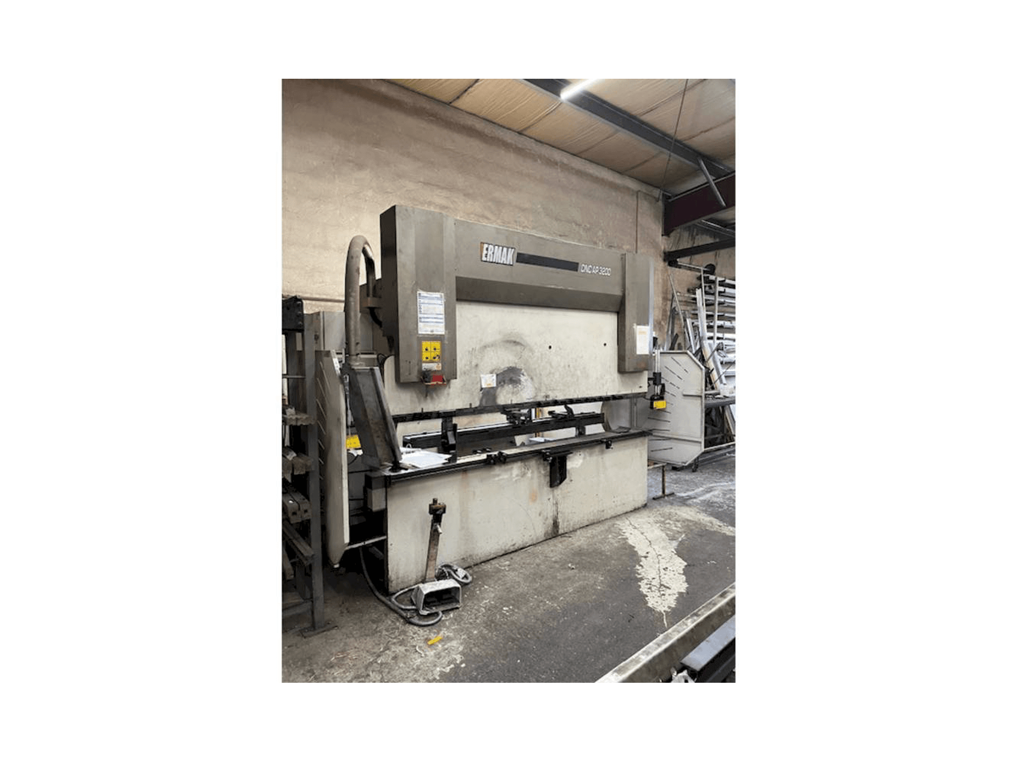 Koneen ERMAK Cnc ap etunäkymä