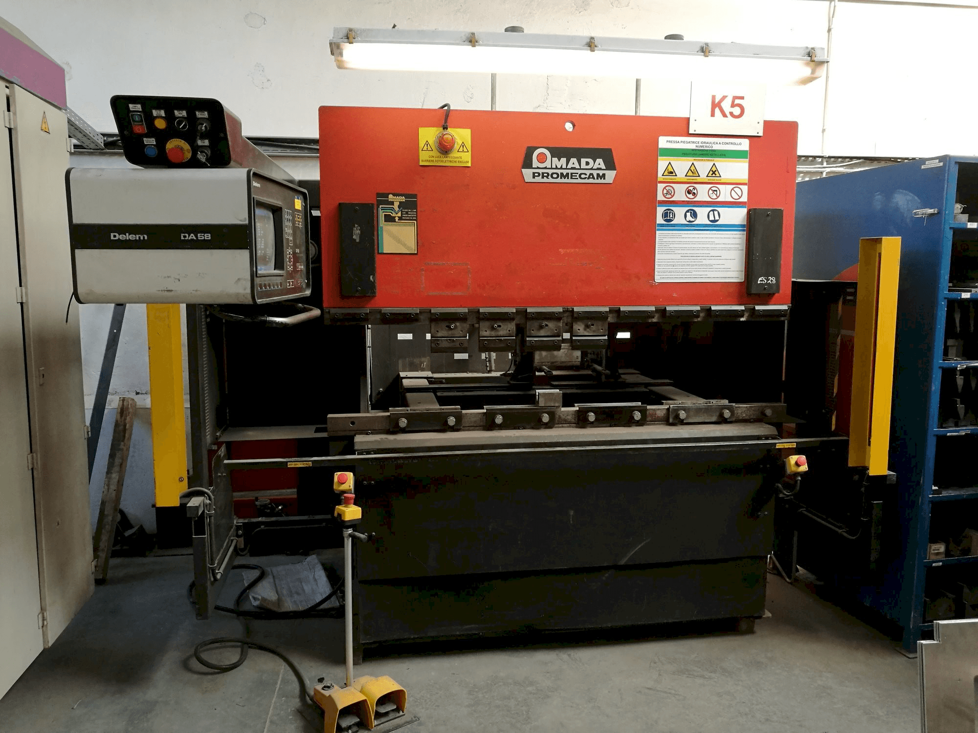 Koneen AMADA ITPS 50/20 etunäkymä