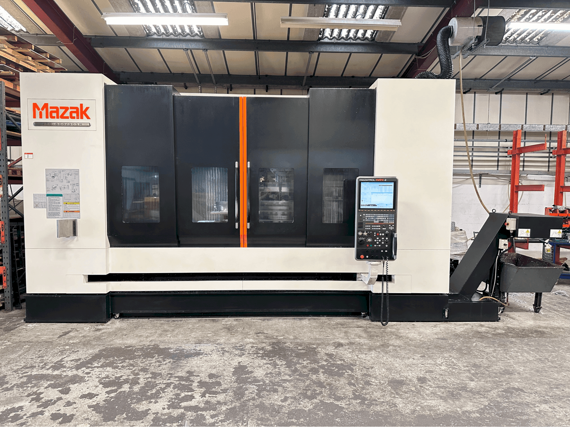 Koneen Mazak VTC-800/30SR etunäkymä