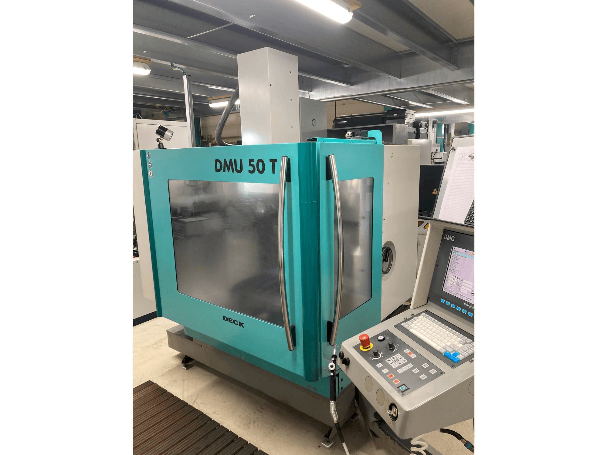 Koneen DMG DMU 50 T etunäkymä