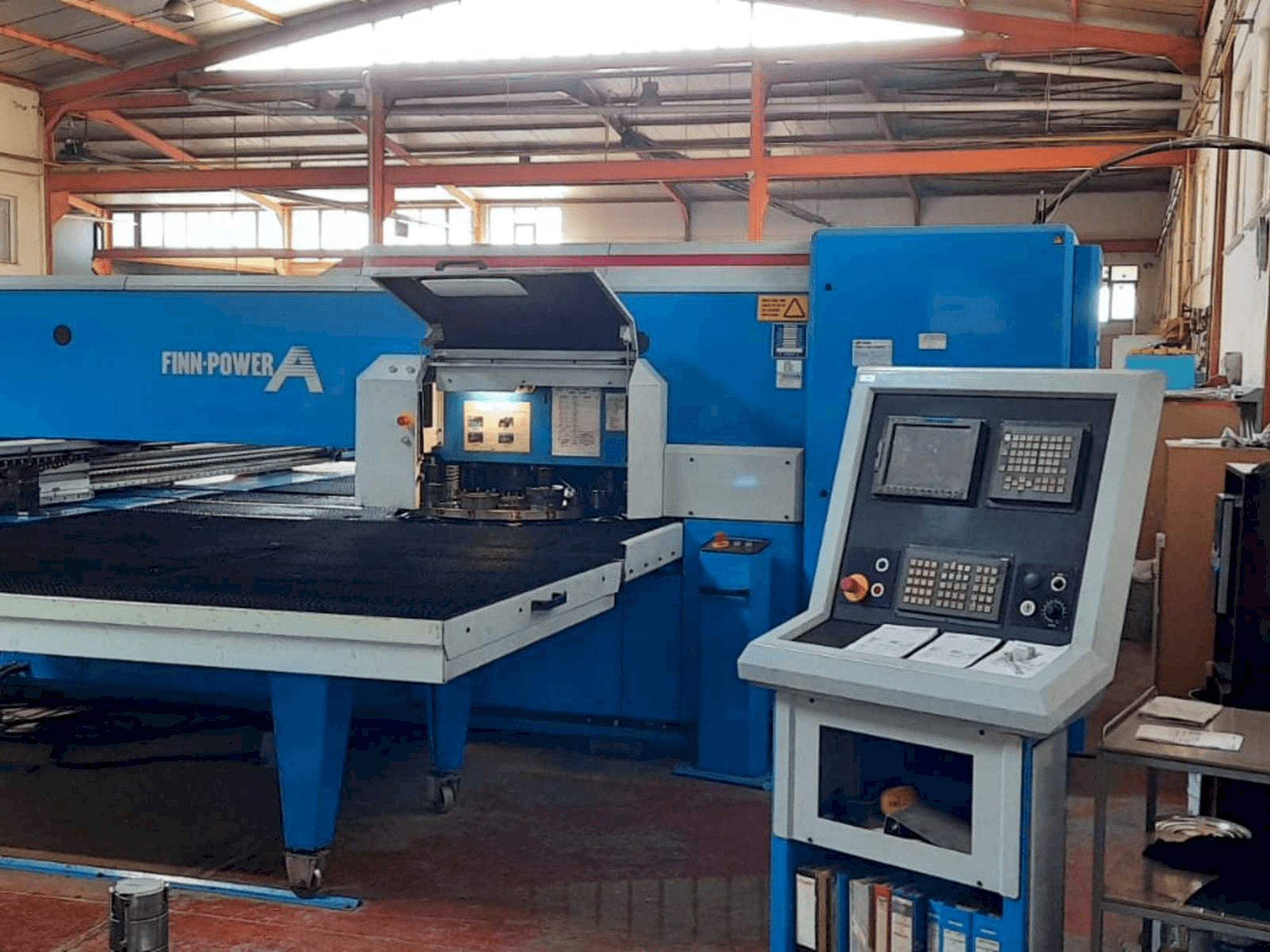 Koneen Finn-Power A525F etunäkymä