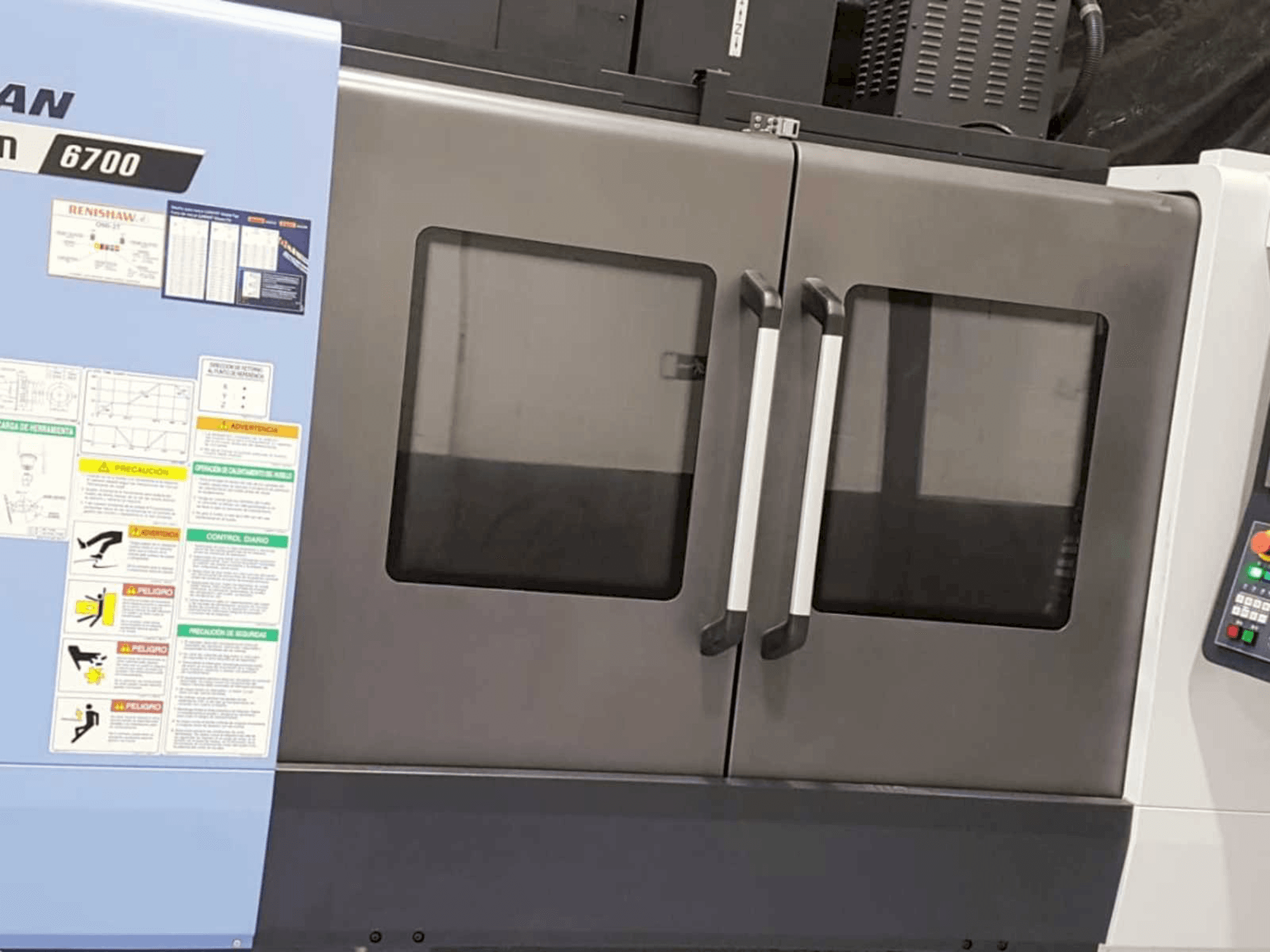 Koneen Doosan DNM 6700 etunäkymä