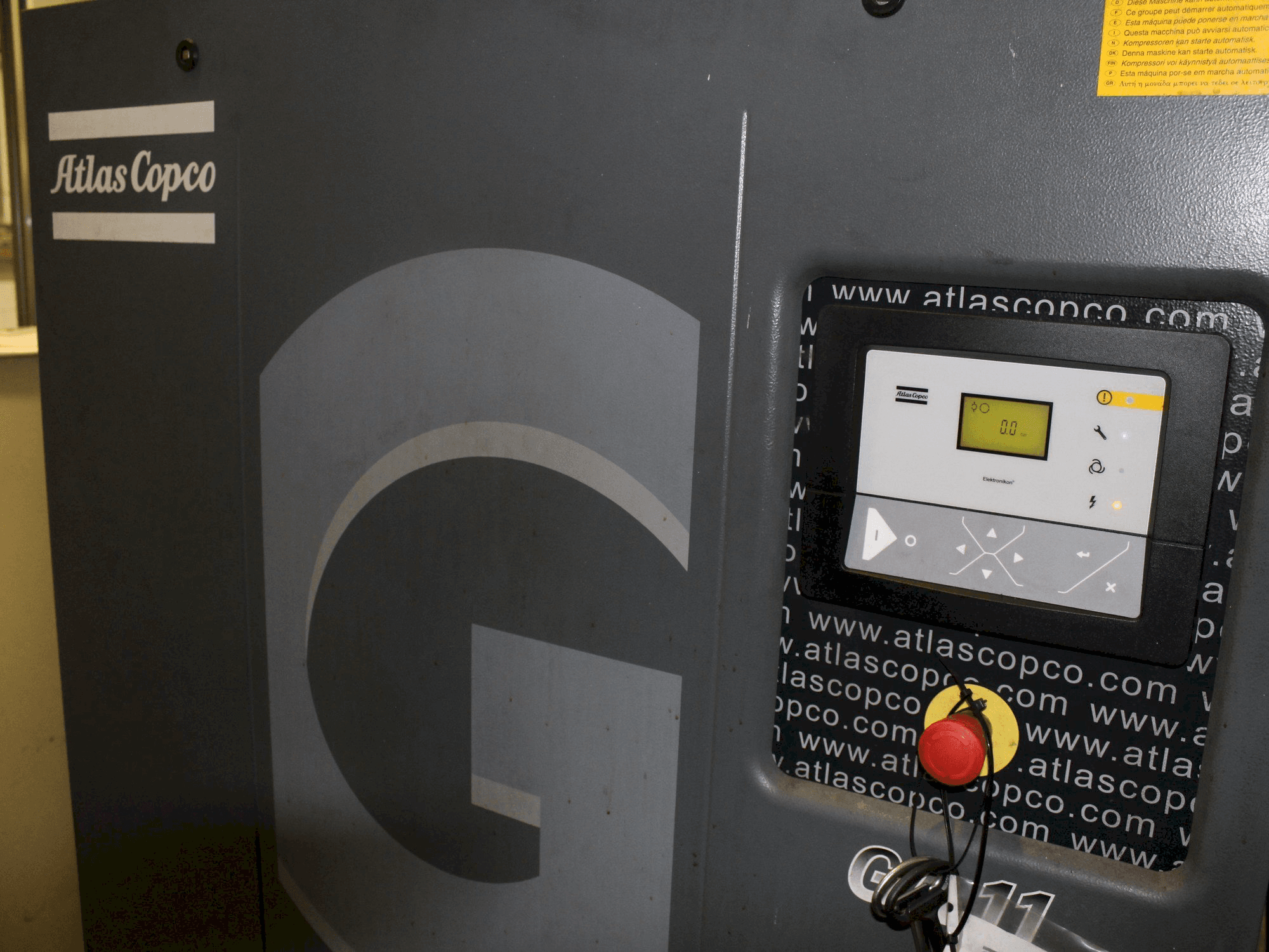 Koneen Atlas Copco GA11 etunäkymä