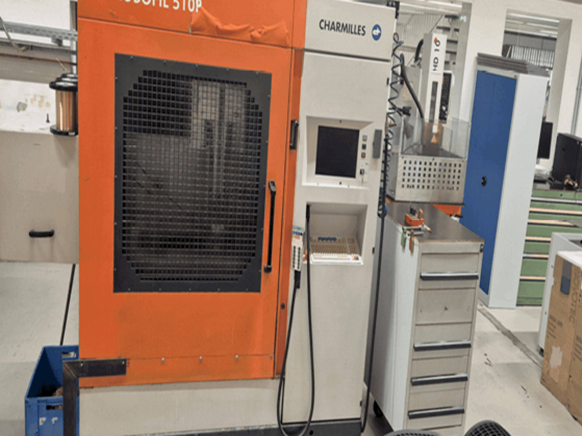 Koneen CHARMILLES Robofil 51 etunäkymä