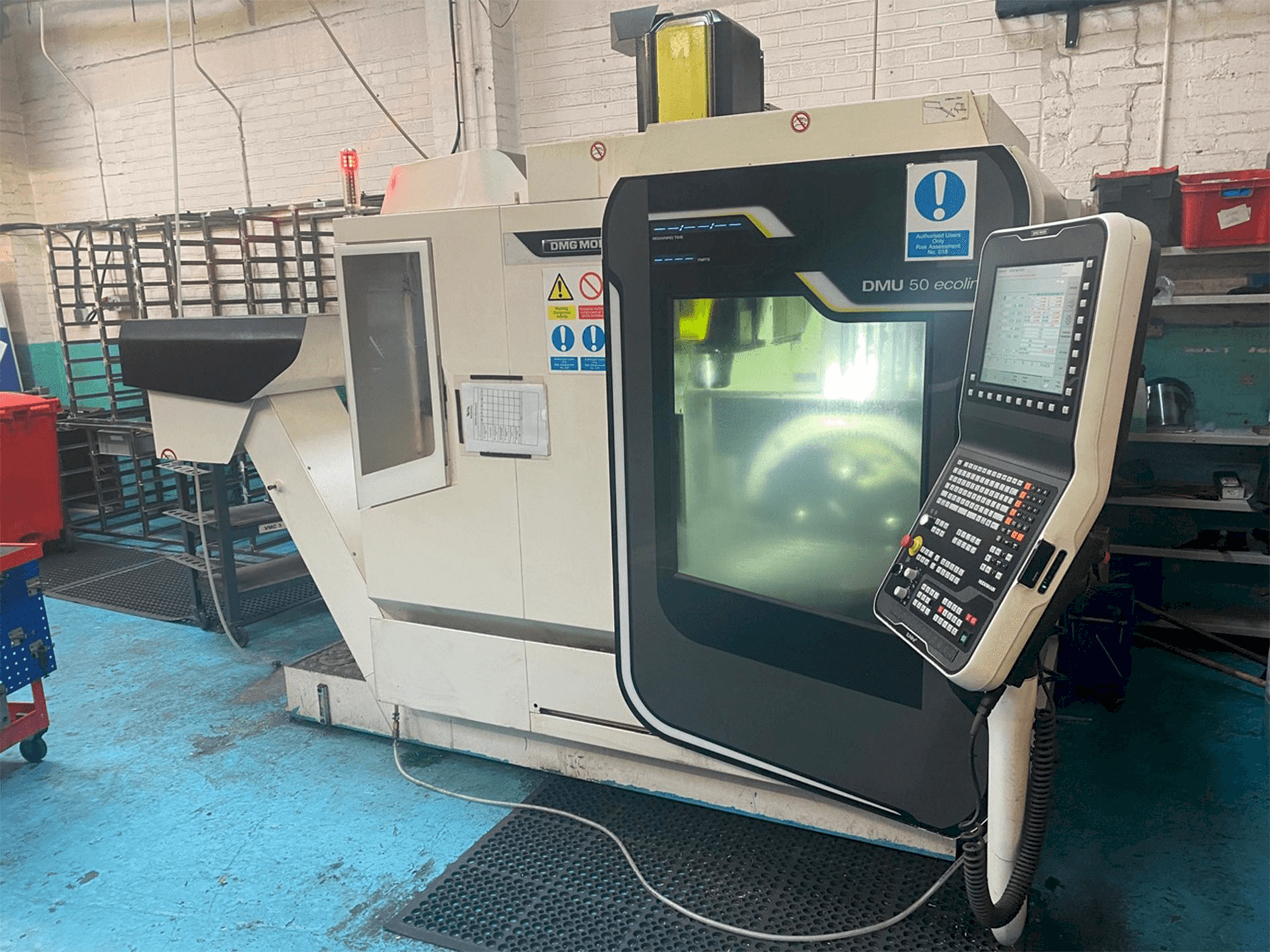 Koneen DMG DMU Ecoline 50 5 Axis VMC etunäkymä