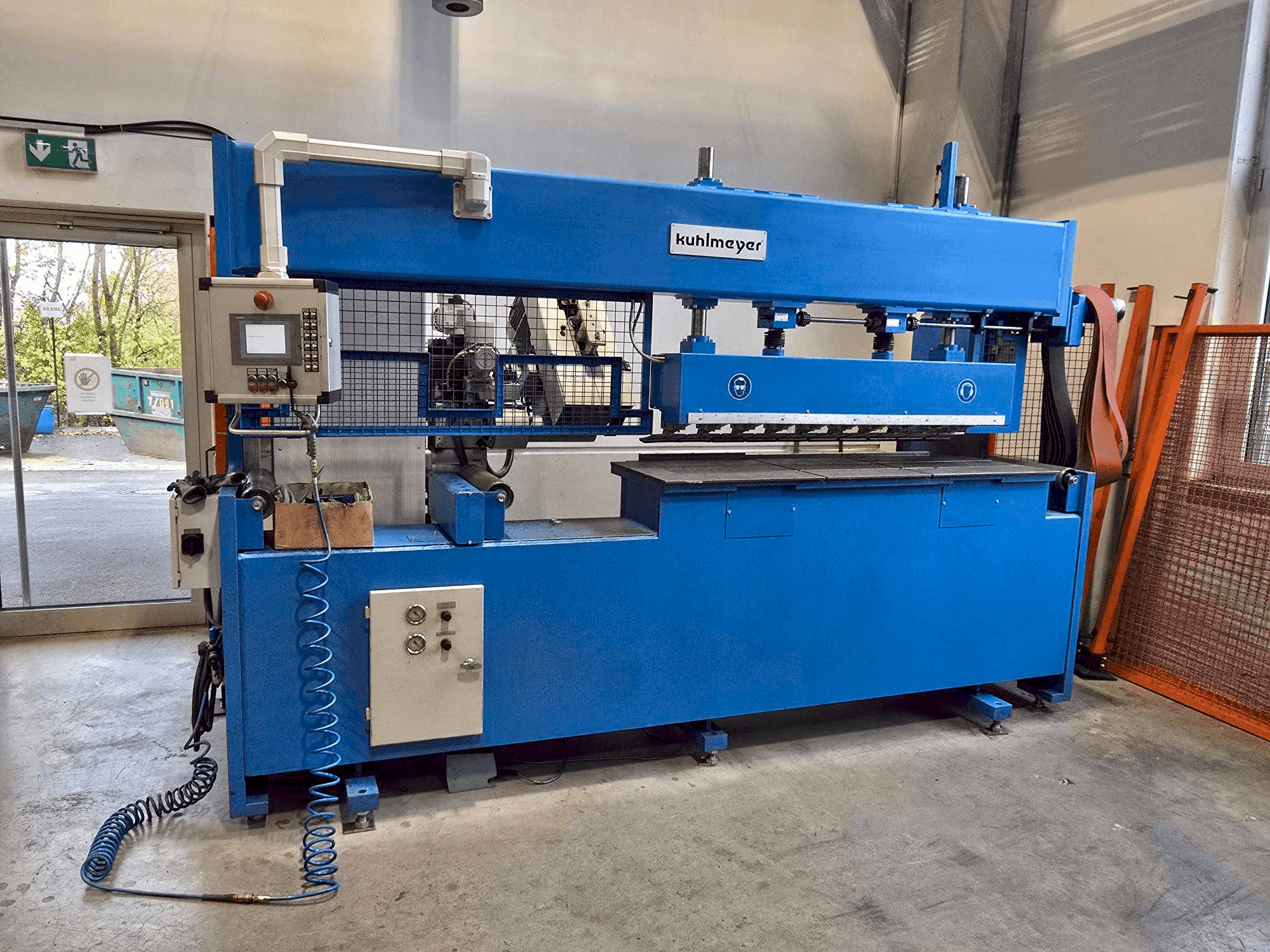 Koneen KUHLMEYER Fasen Fix 4.1-1500 etunäkymä