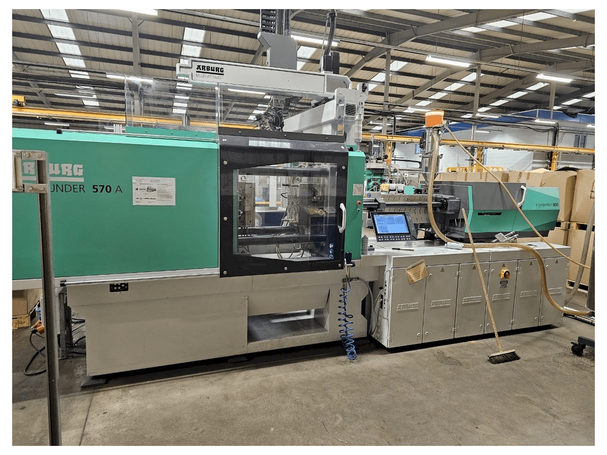 Koneen Arburg Allrounder 570 A 2000-800 etunäkymä