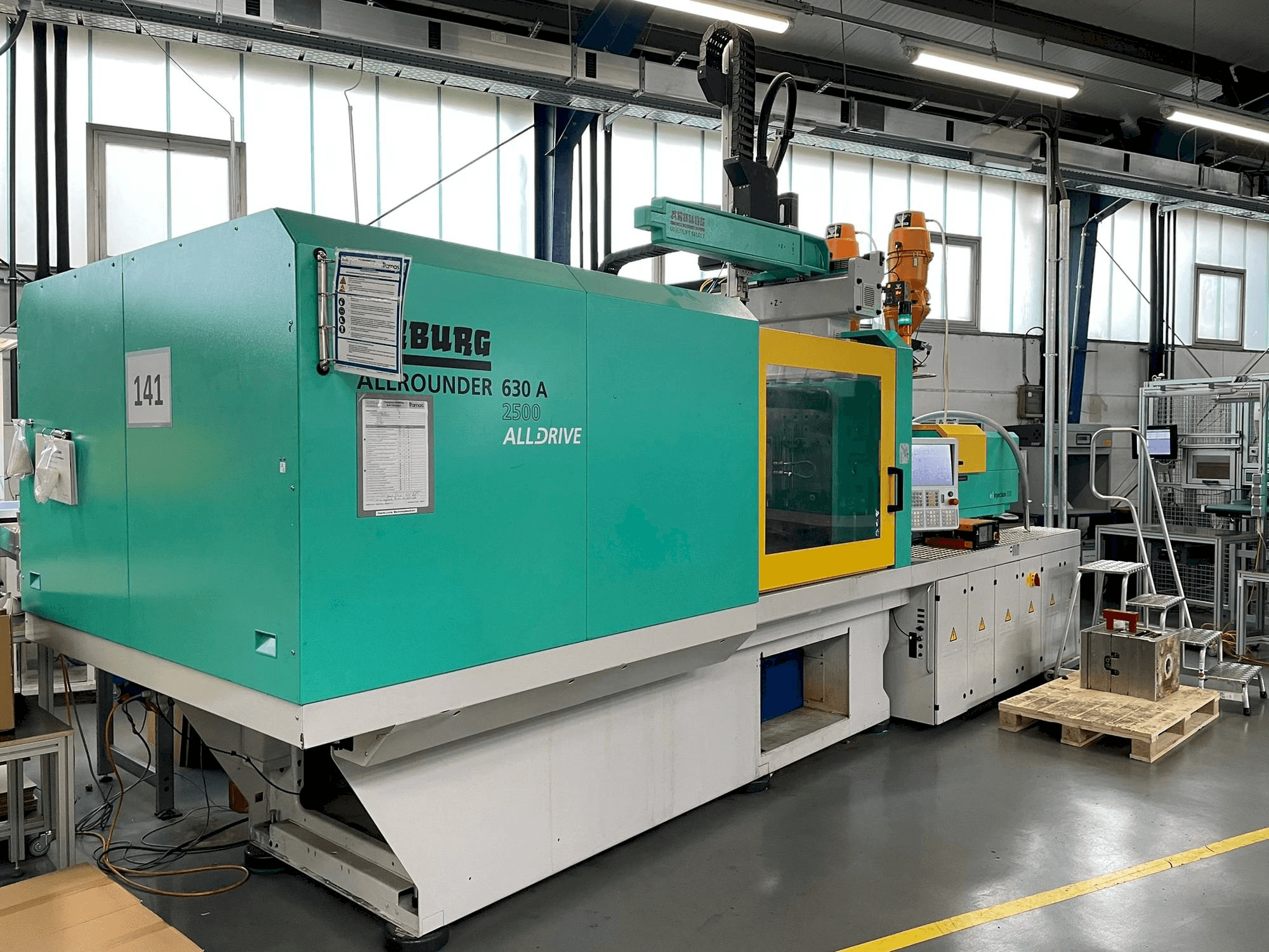 Koneen Arburg Allrounder 630 A 2500-800 etunäkymä