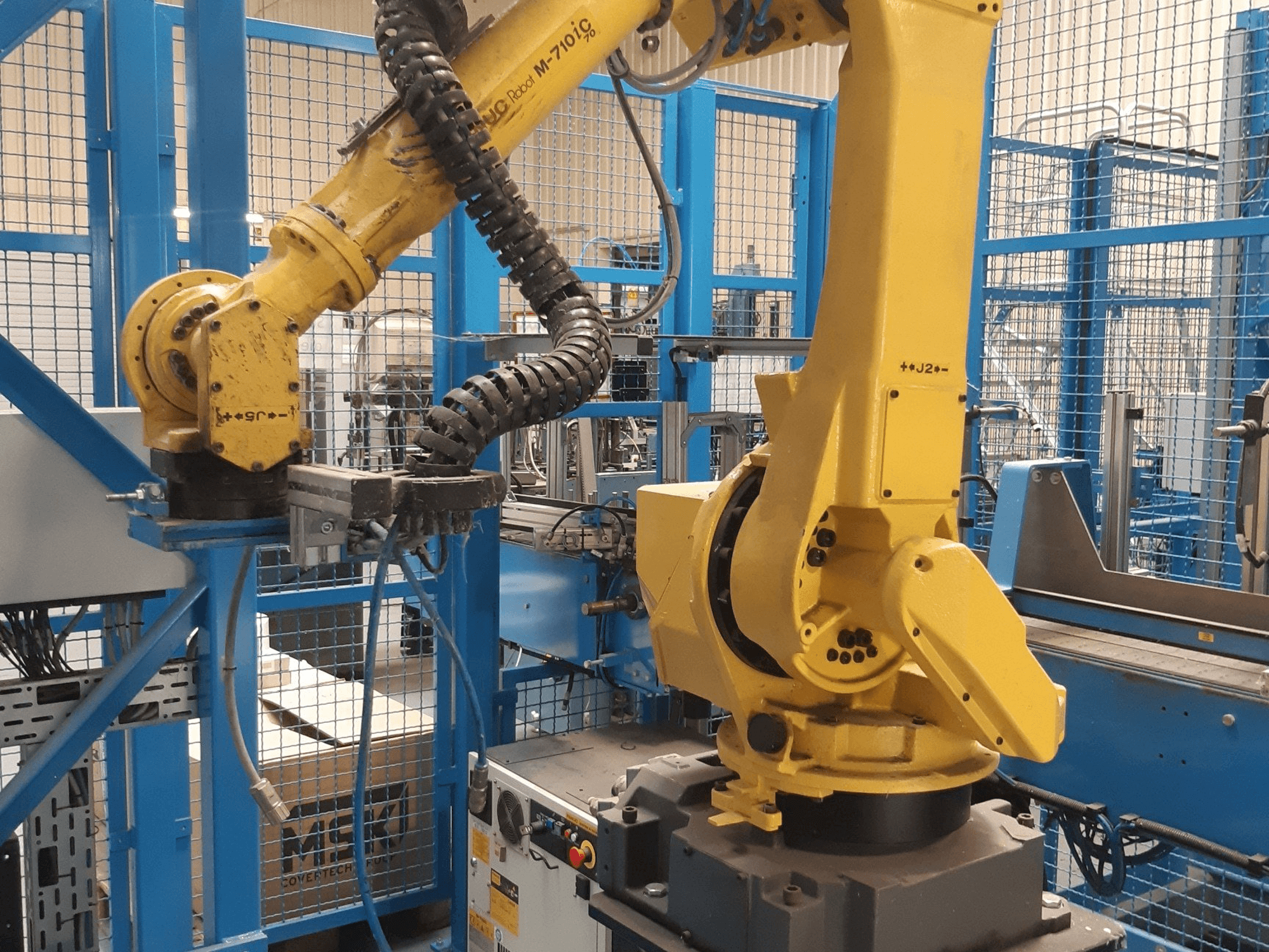 Koneen FANUC M-710iC (2015) etunäkymä
