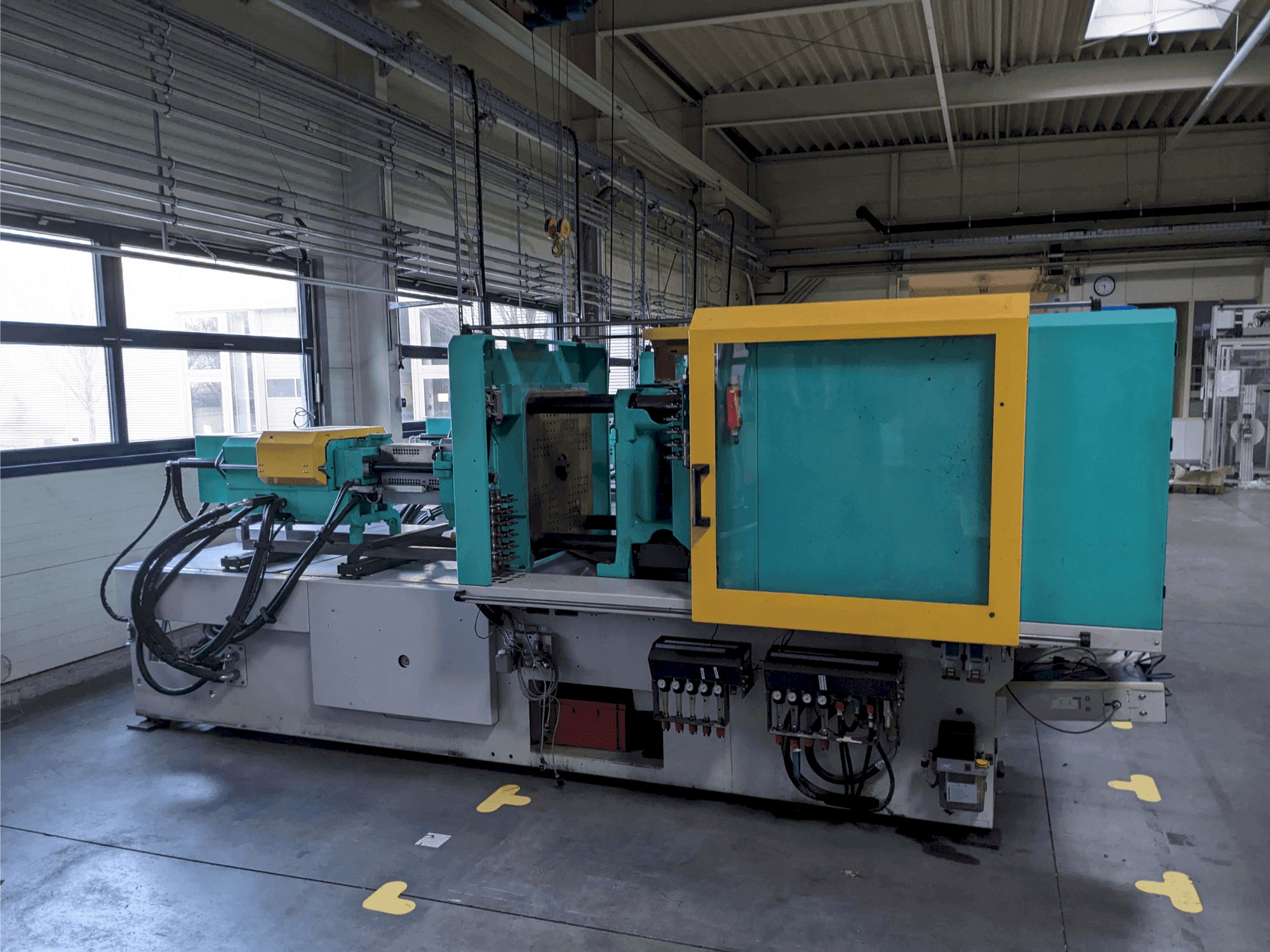 Koneen Arburg 520 H 1500 - 400 etunäkymä