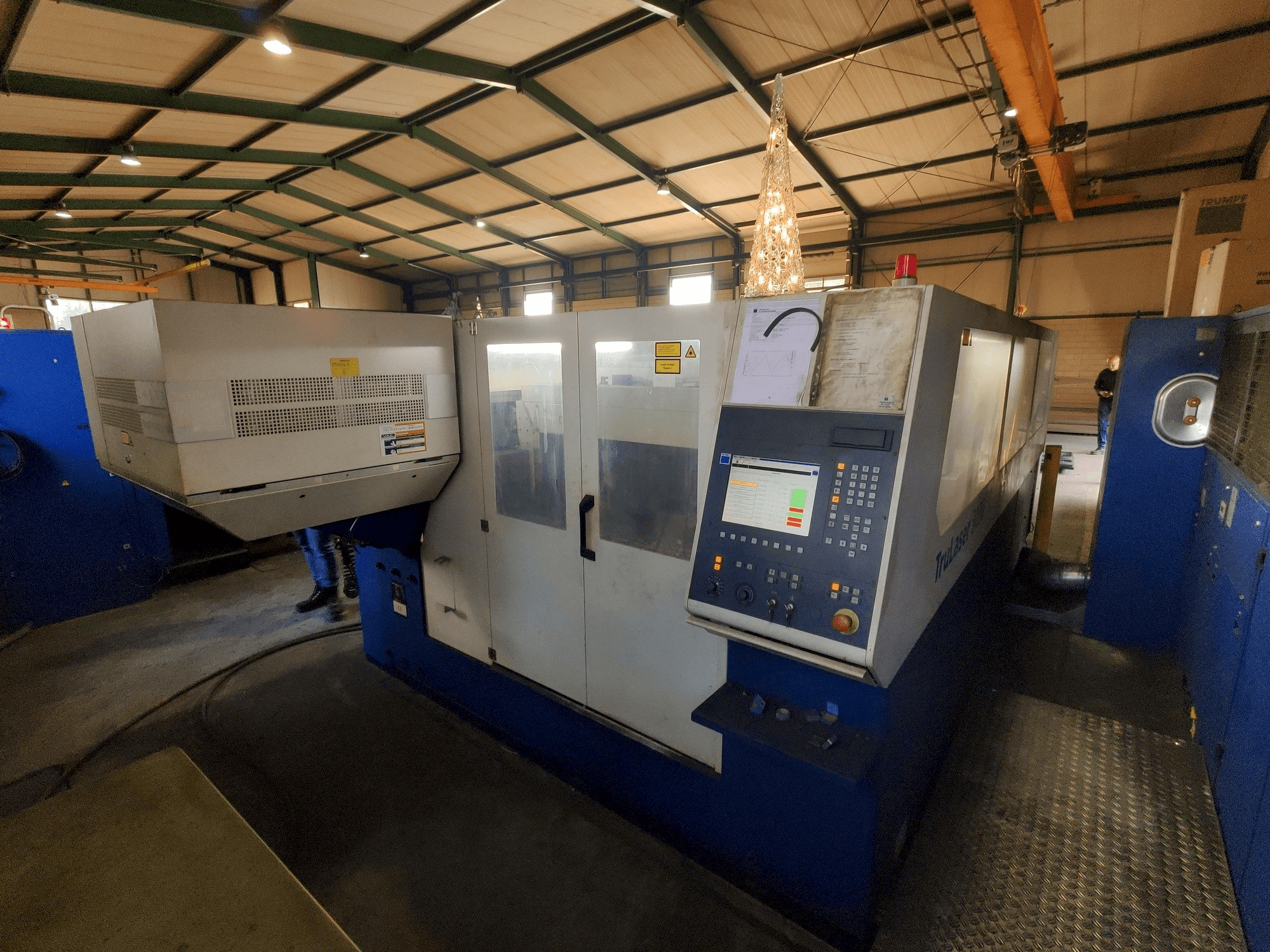 Koneen Trumpf TruLaser 3030 etunäkymä