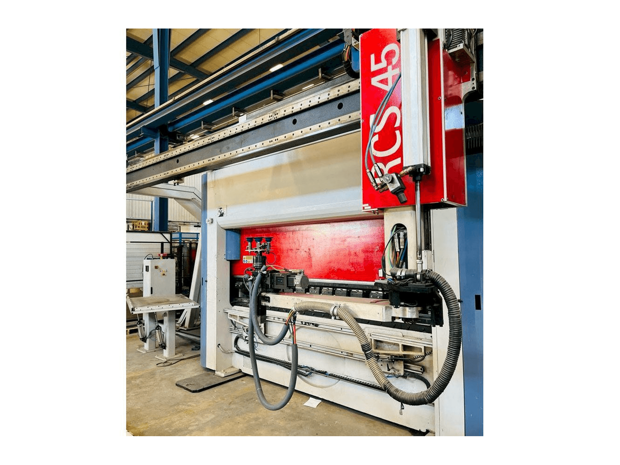 Koneen AMADA Flexa 100-30 Schiavi etunäkymä