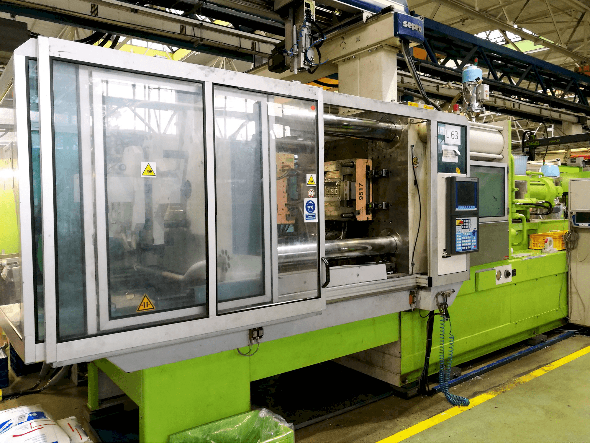 Koneen Krauss Maffei vasen näkymä 420-1900 C2