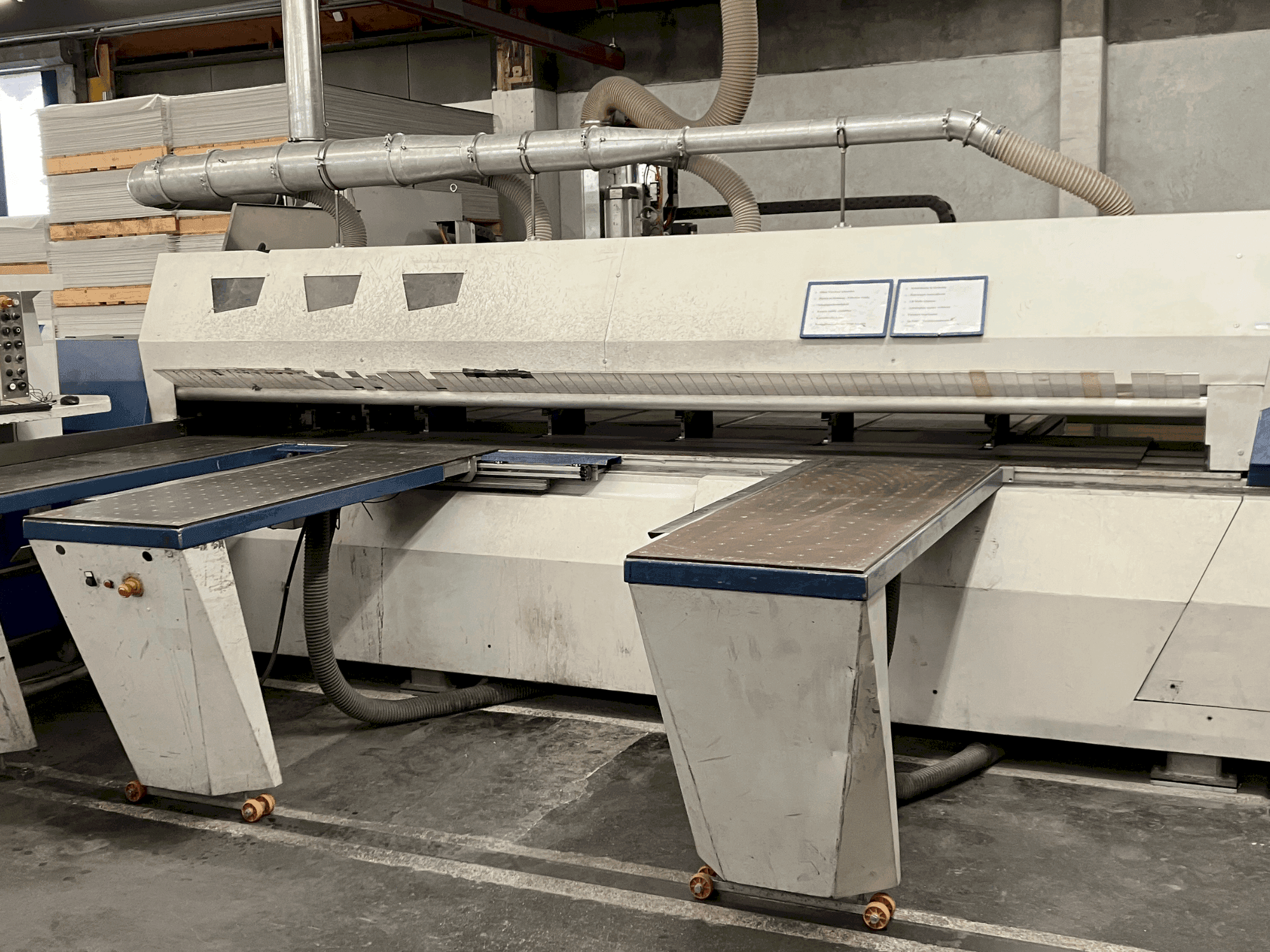 Koneen PANHANS 2006 etunäkymä