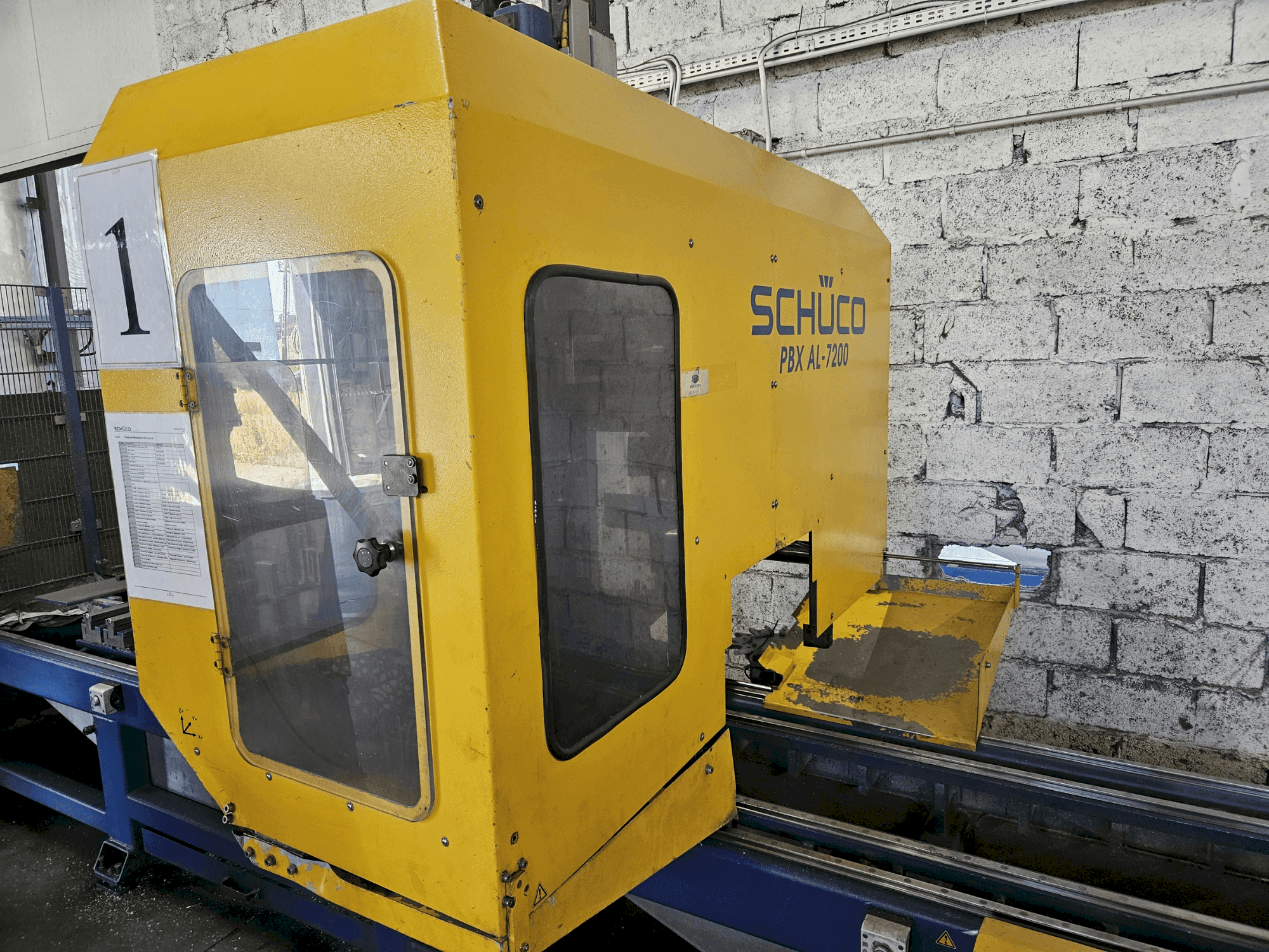 Koneen SCHÜCO PBX AL-7200 etunäkymä