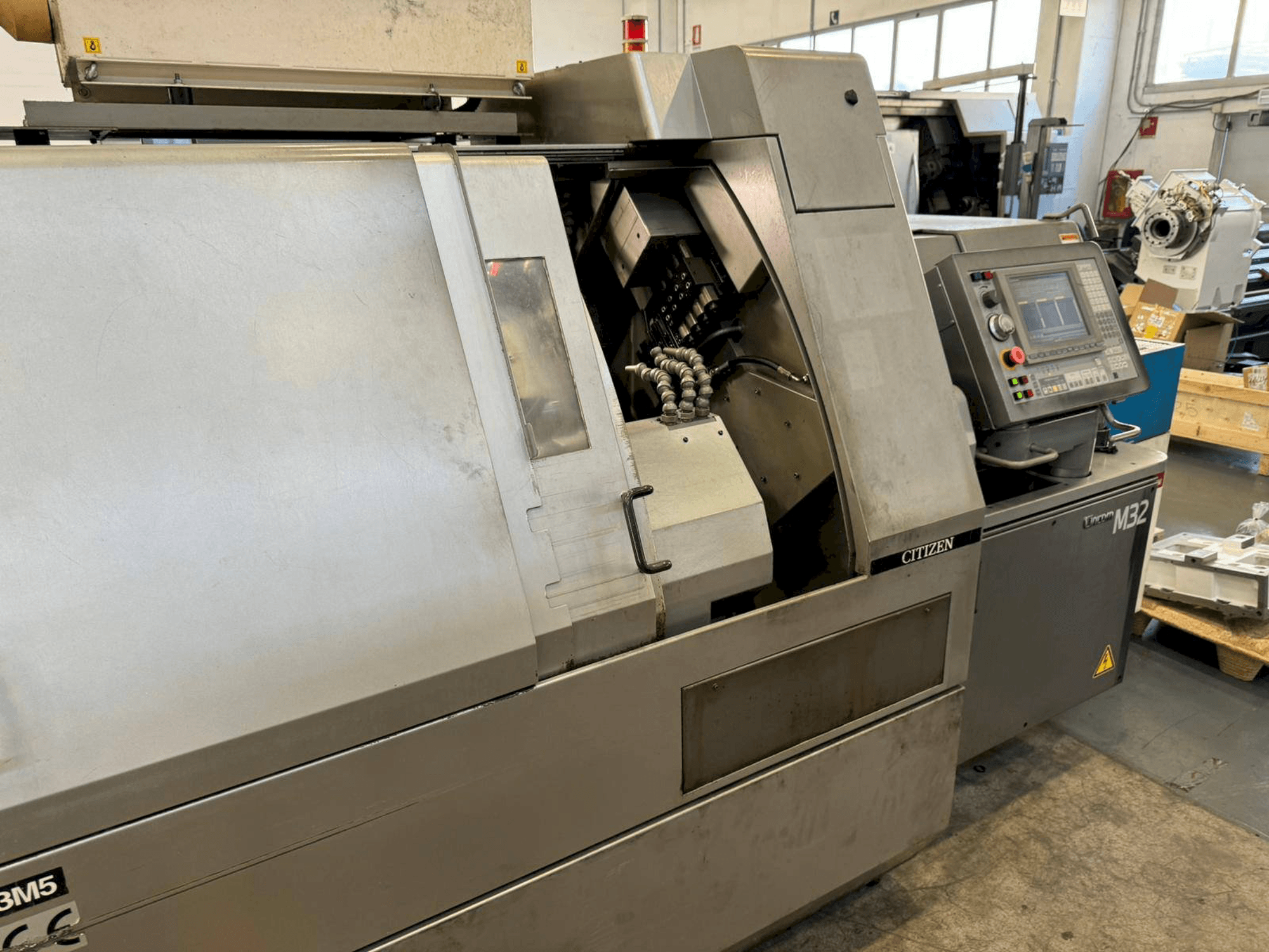 Koneen Citizen M32V etunäkymä