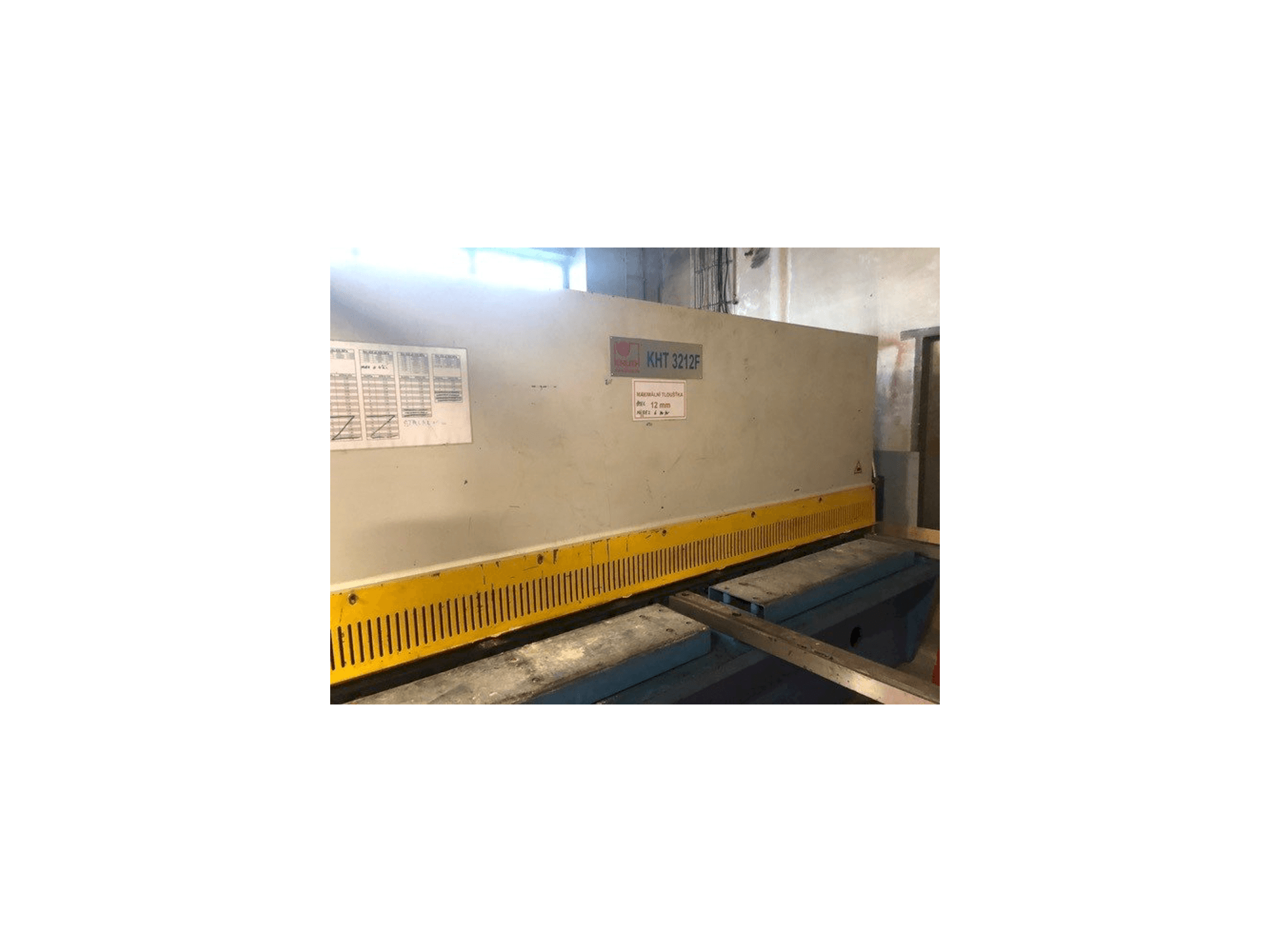 Koneen KNUTH KHT 3212 F etunäkymä