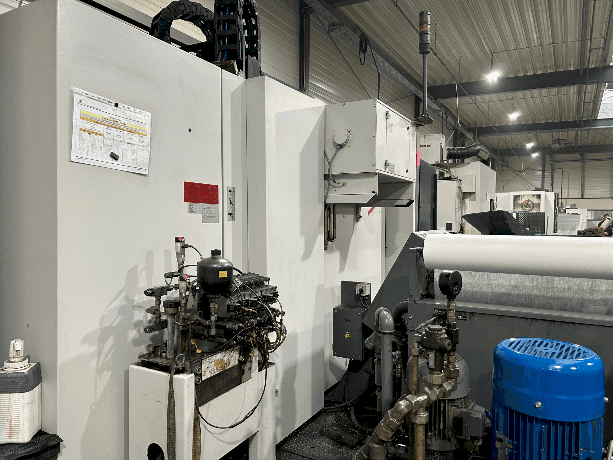 Koneen STAMA MC 326 TWIN etunäkymä