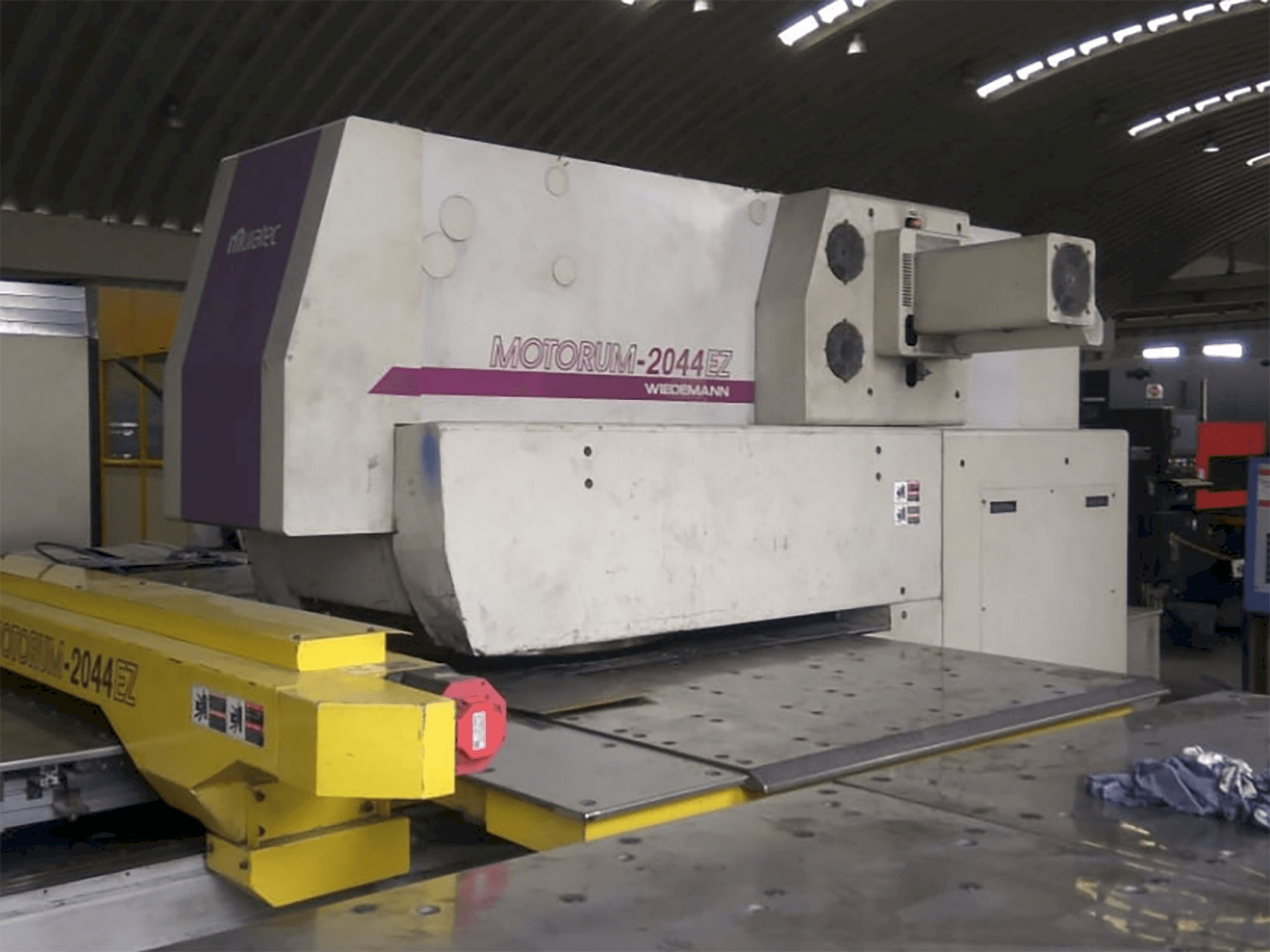 Koneen Muratec etunäkymä M-2044 EZ