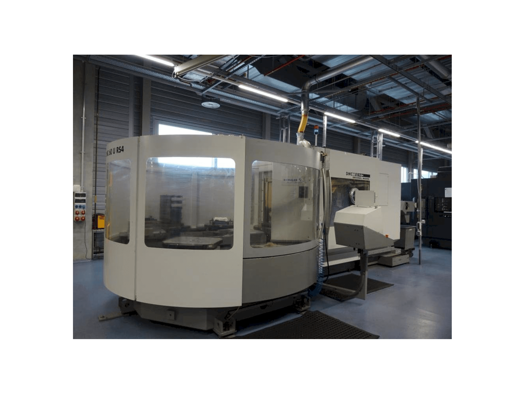 Koneen DECKEL MAHO DMC 60 U RS4 etunäkymä