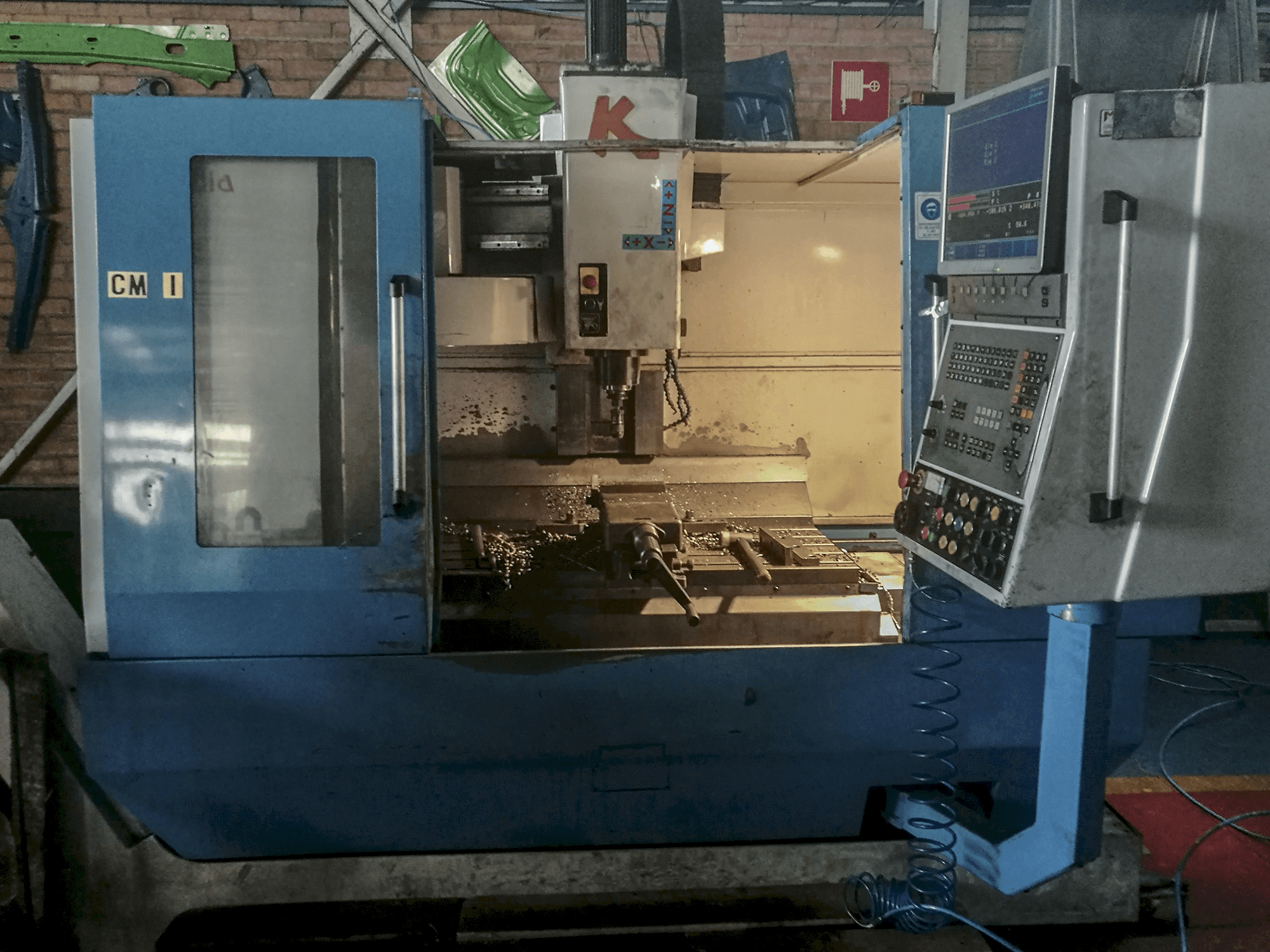 Koneen KONDIA etunäkymä B-1050