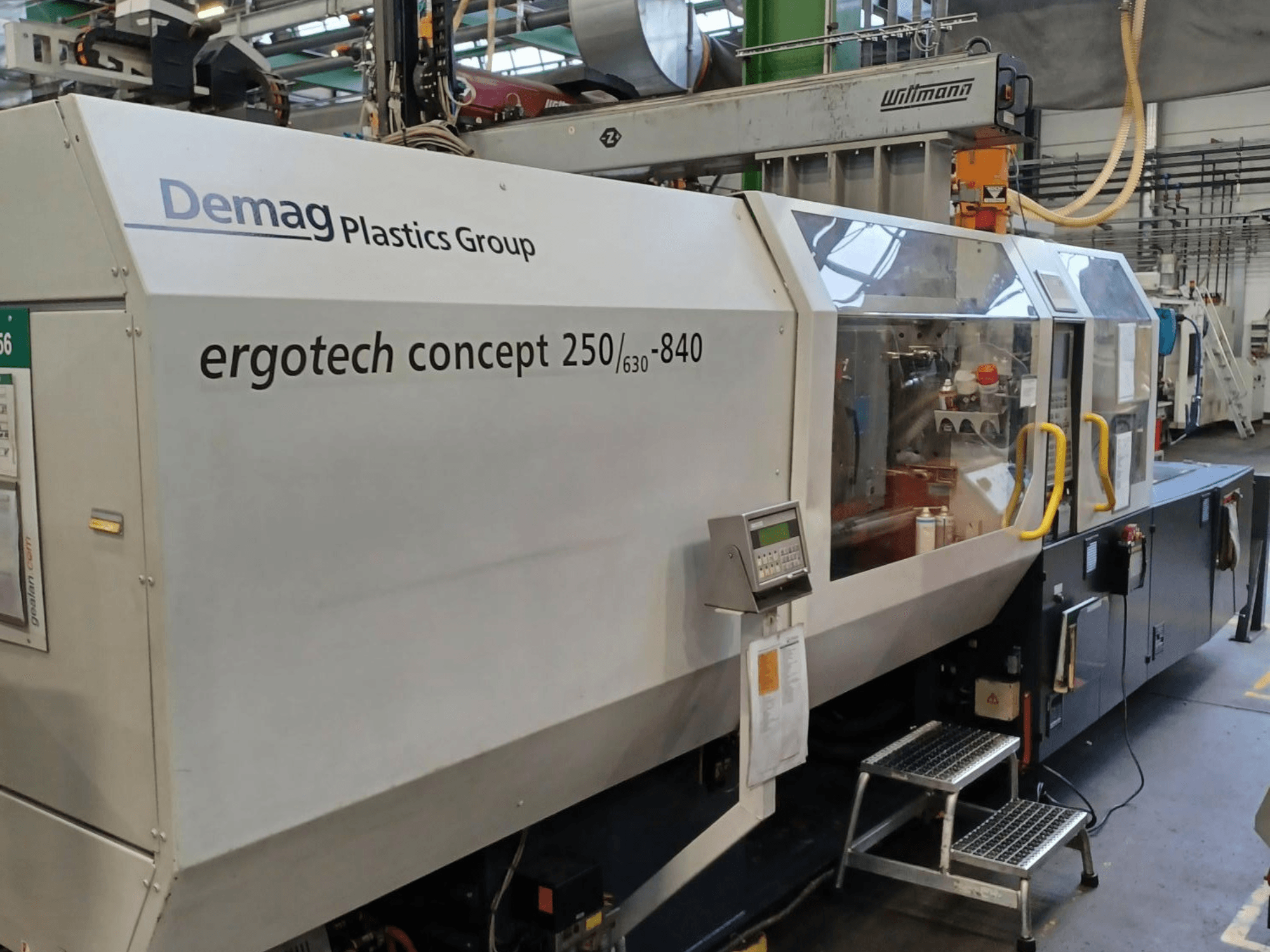 Demag ergotech concept 250/630-840 -ruiskuvalukone, etukuva, jossa digitaaliset hallintalaitteet ja selkeät suojakannet.