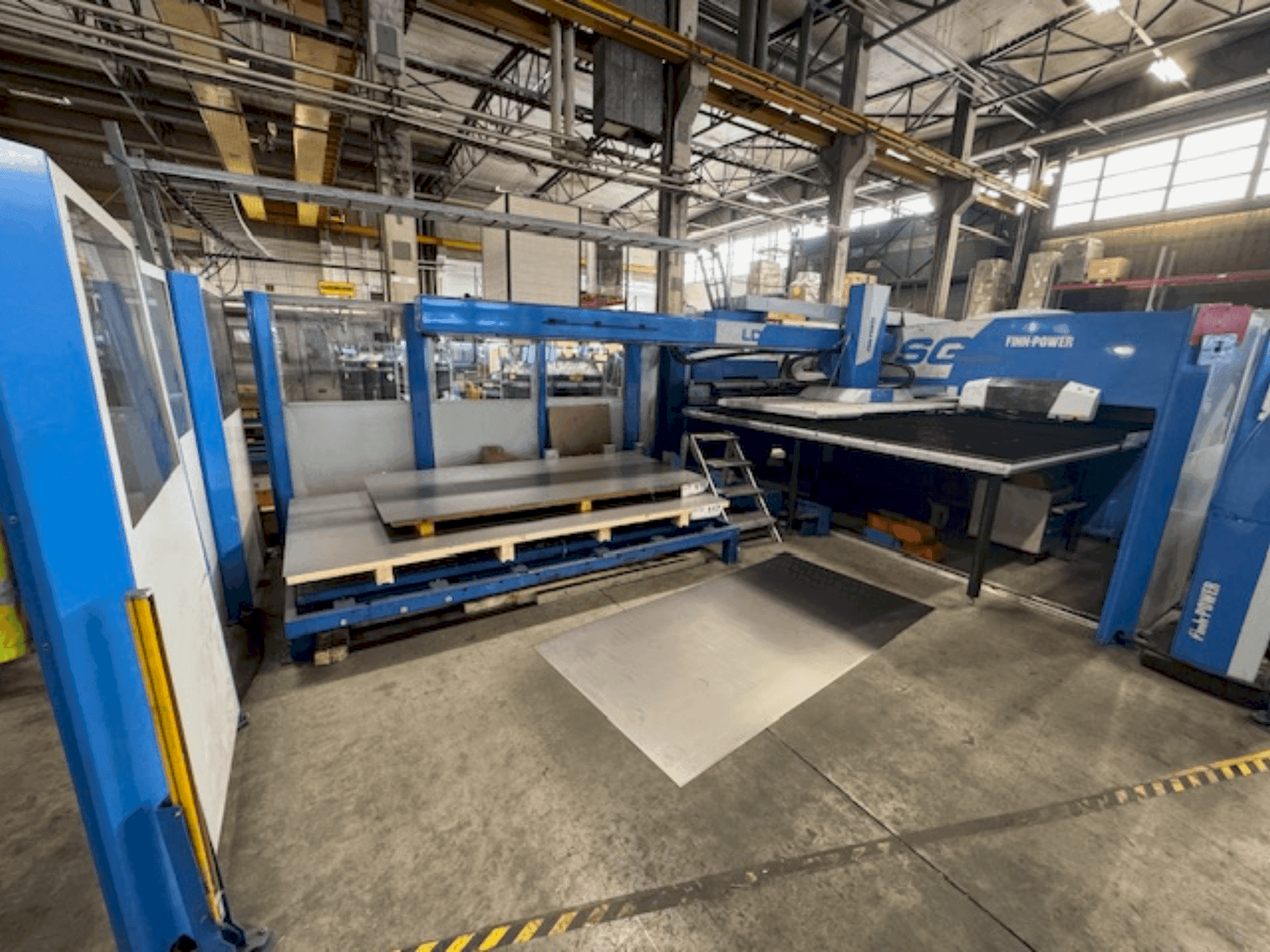 Koneen Finn-Power SG-6 etunäkymä